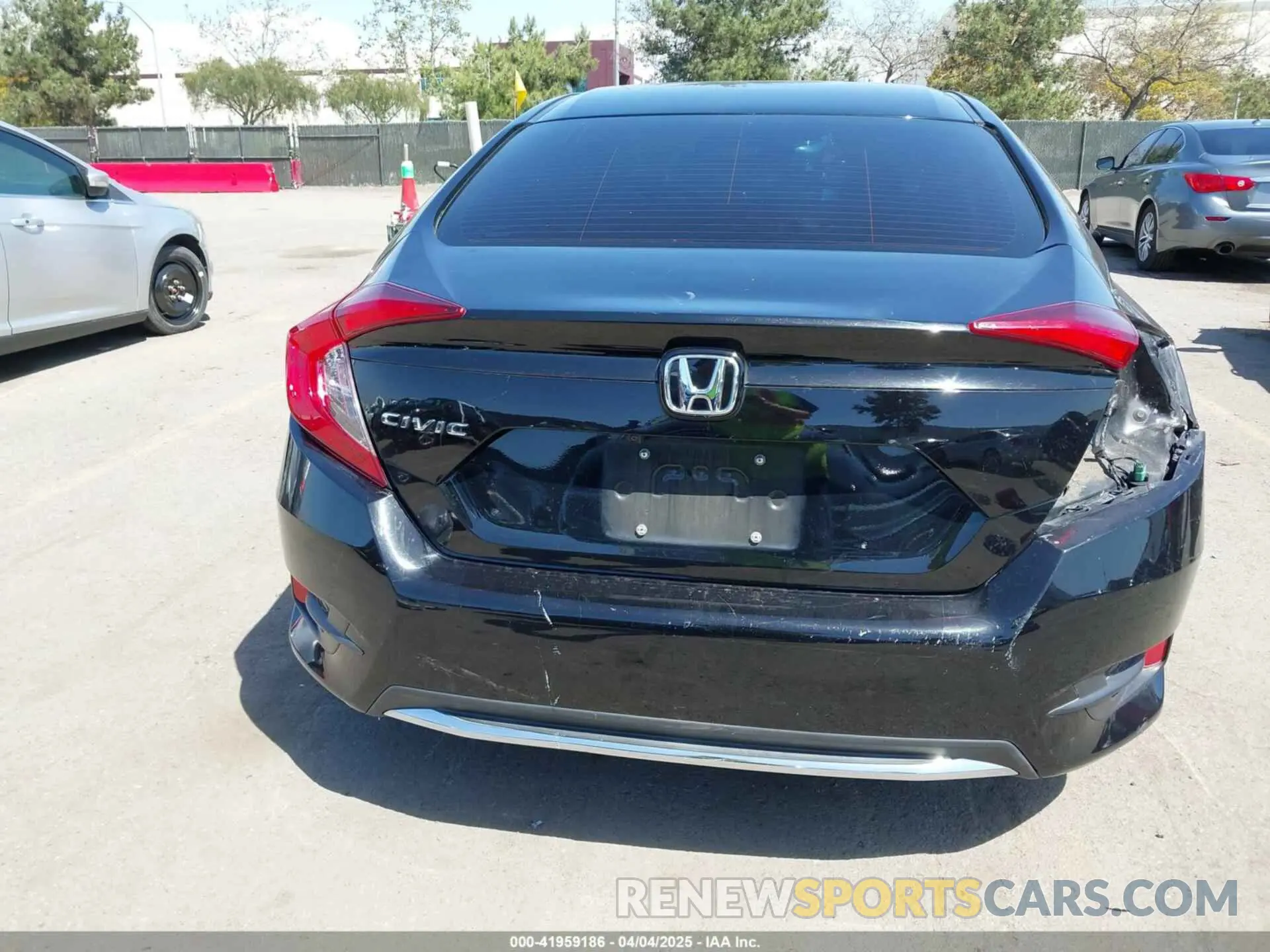 17 fotografías del automóvil dañado 19XFC2F69LE210049 HONDA CIVIC 2020