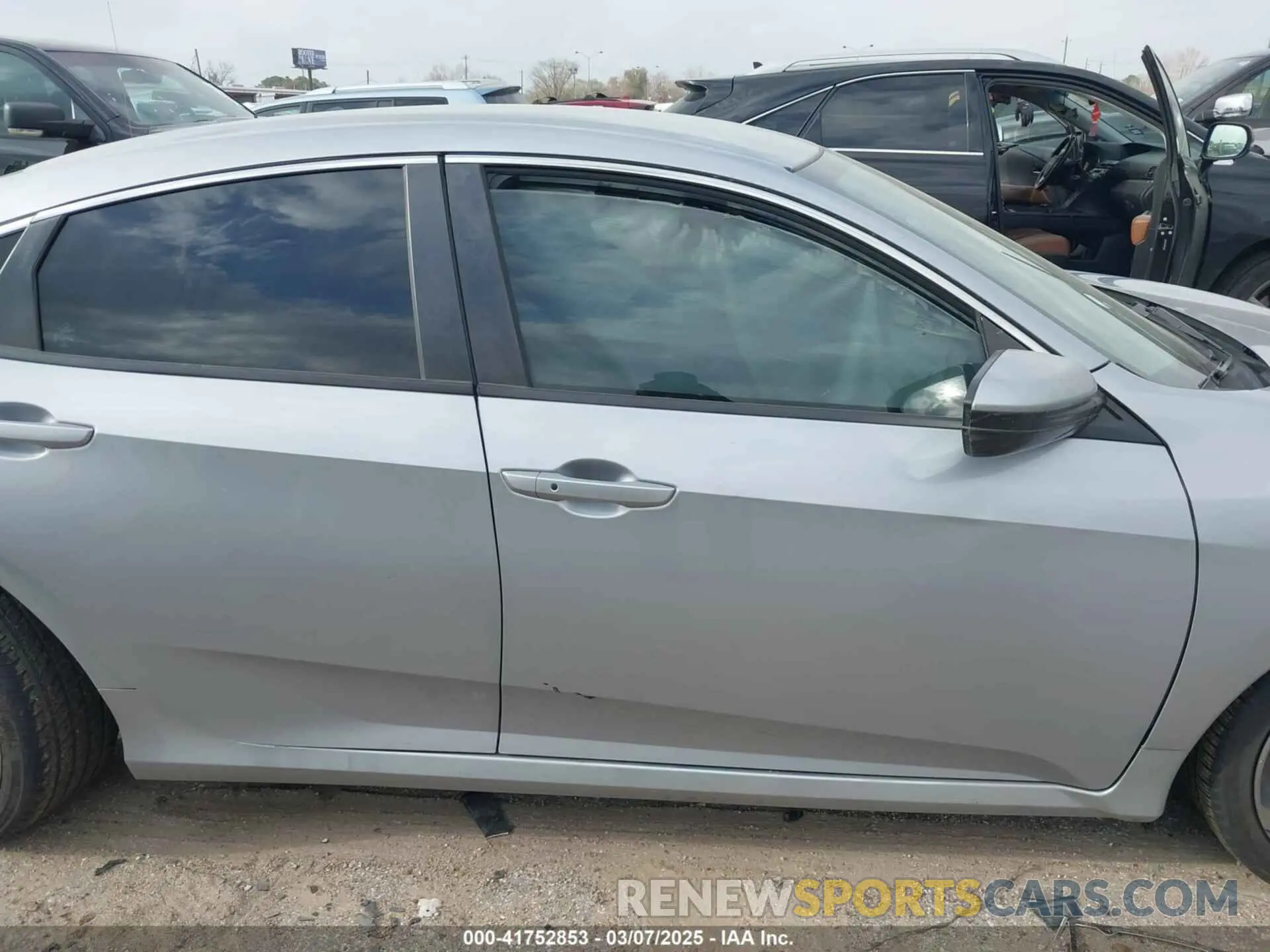 13 fotografías del automóvil dañado 19XFC2F81LE018321 HONDA CIVIC 2020