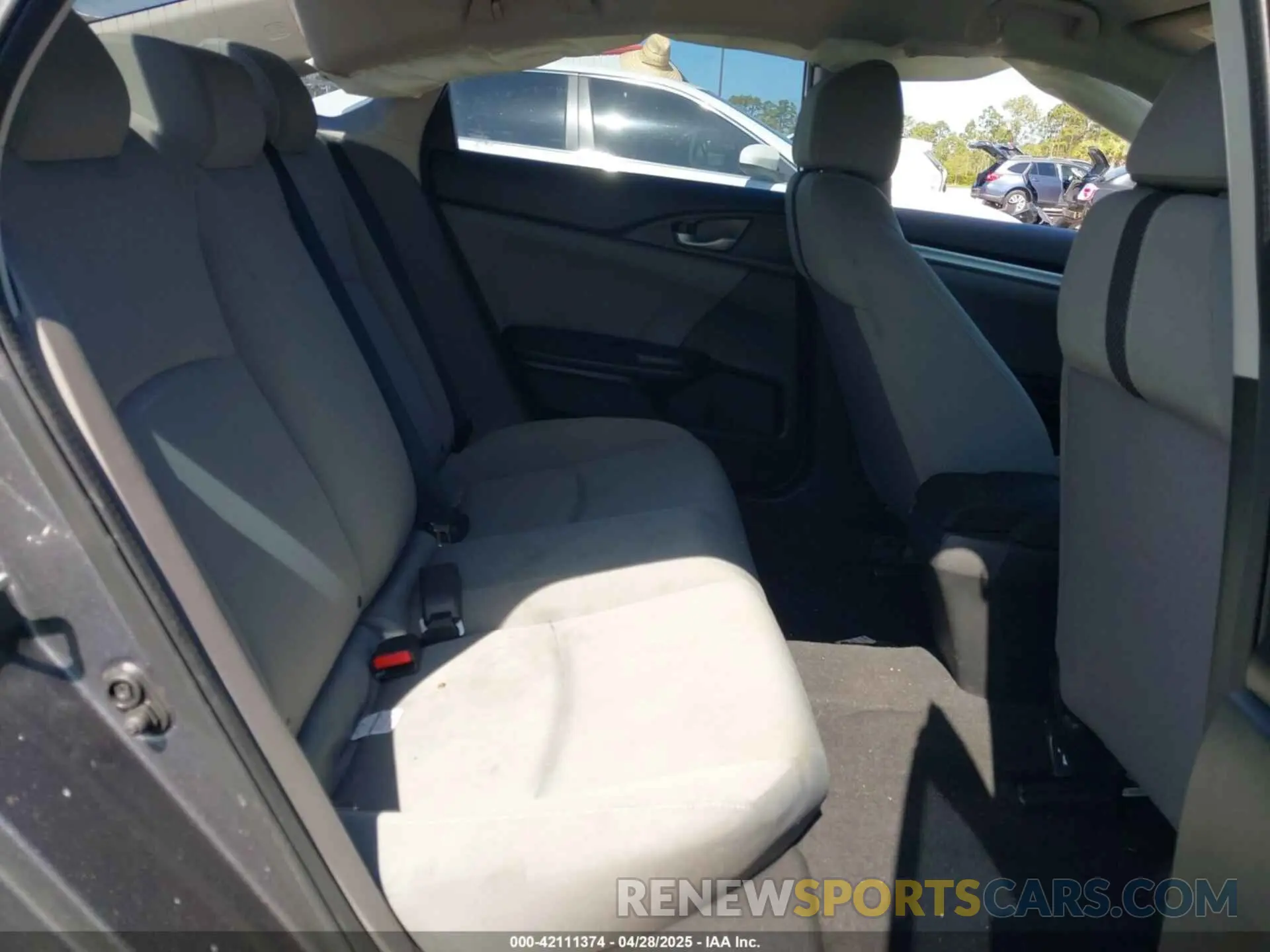 8 fotografías del automóvil dañado 2HGFC2F69LH588815 HONDA CIVIC 2020