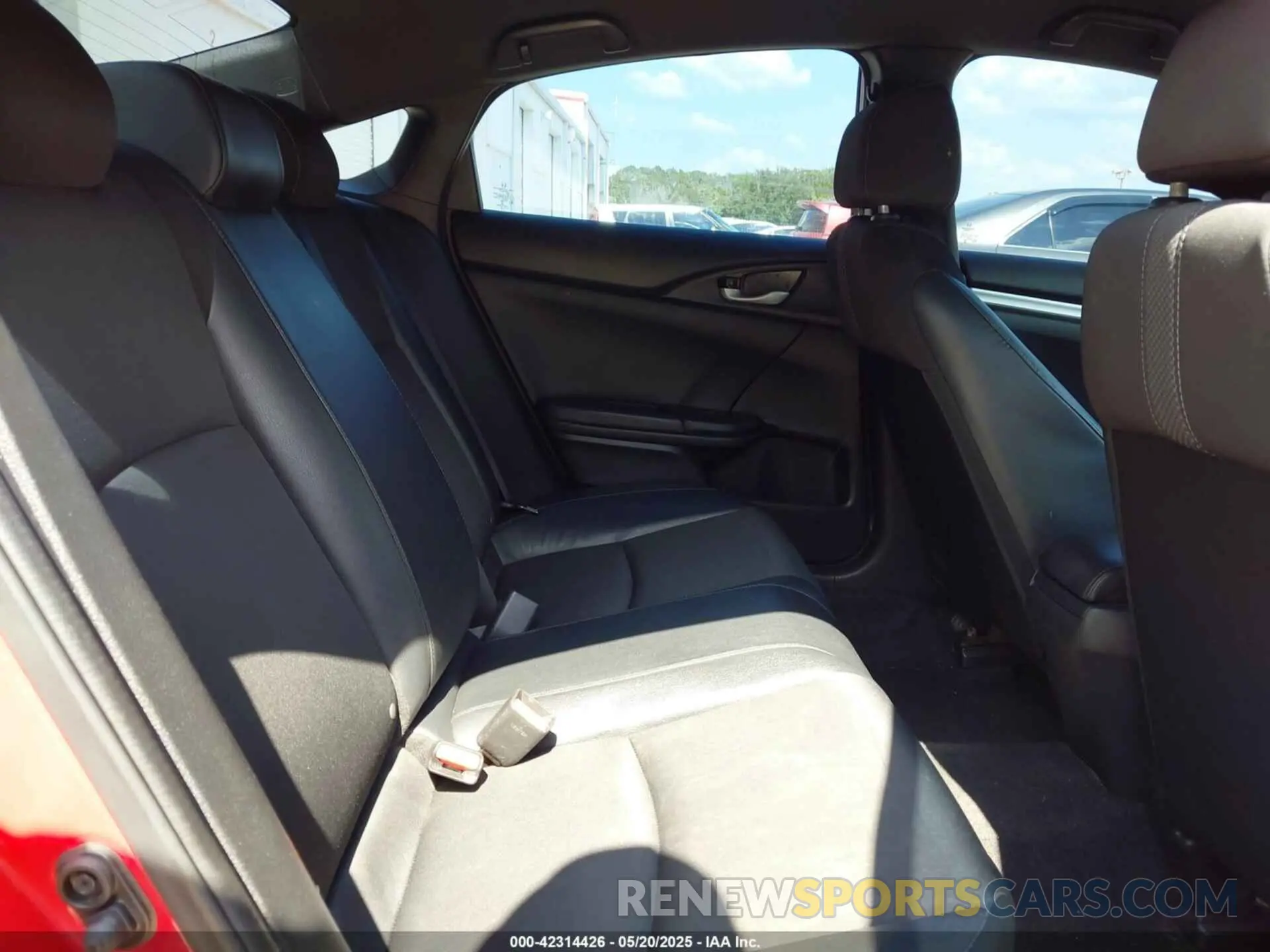 8 fotografías del automóvil dañado 2HGFC2F83LH545556 HONDA CIVIC 2020