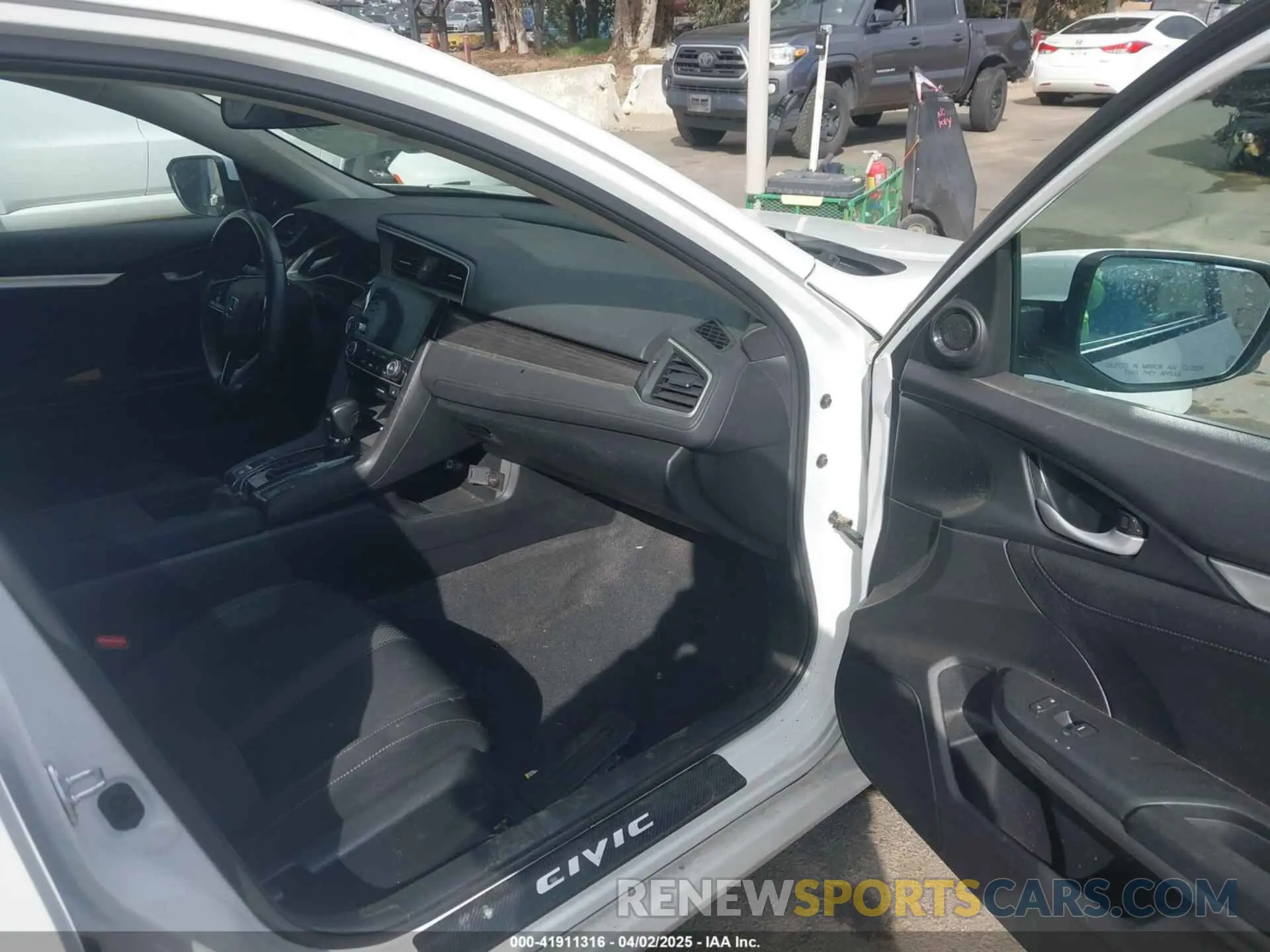 5 fotografías del automóvil dañado 19XFC1F37ME208768 HONDA CIVIC 2021