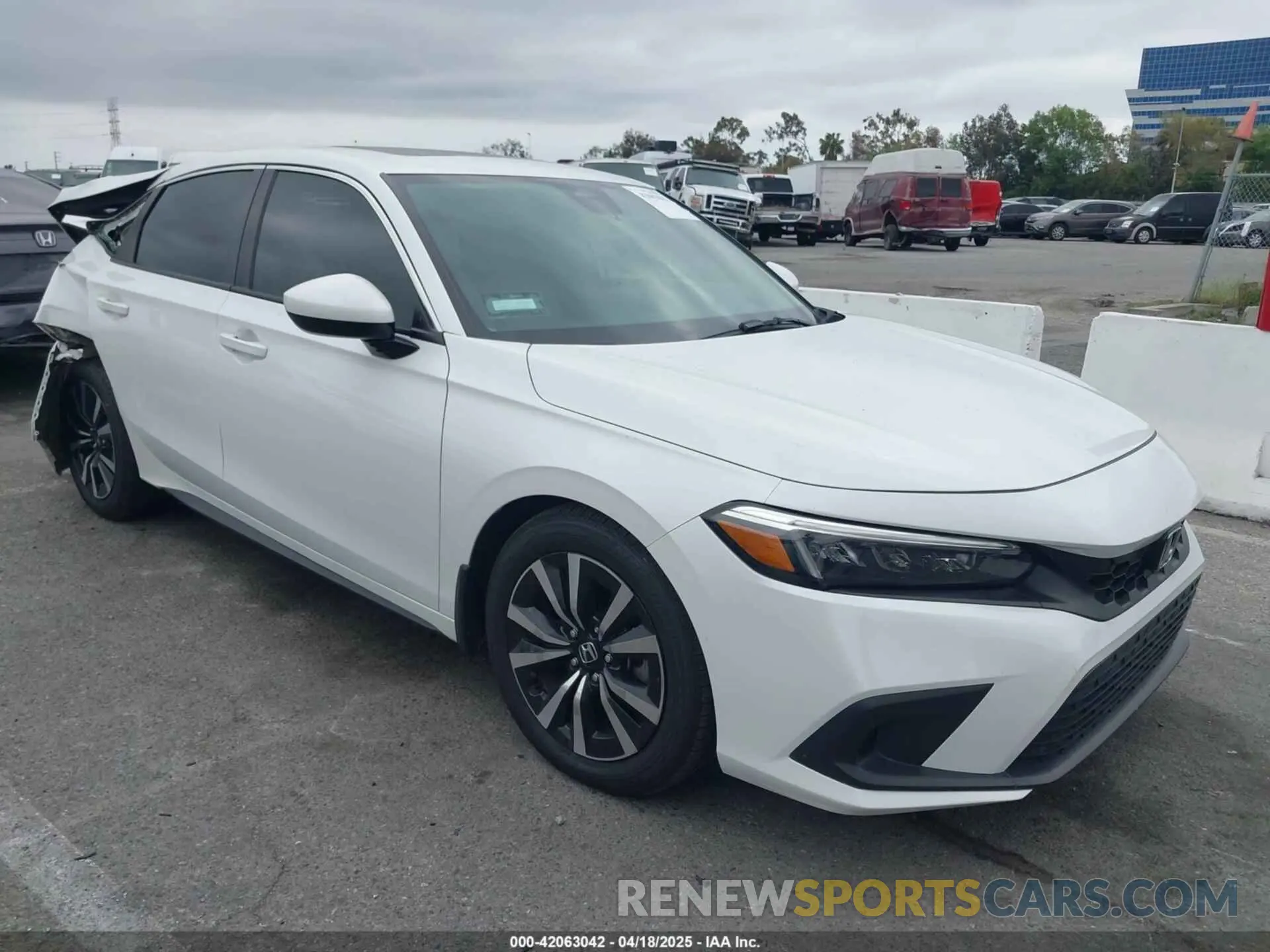 13 fotografías del automóvil dañado 19XFL1H74PE000657 HONDA CIVIC 2023
