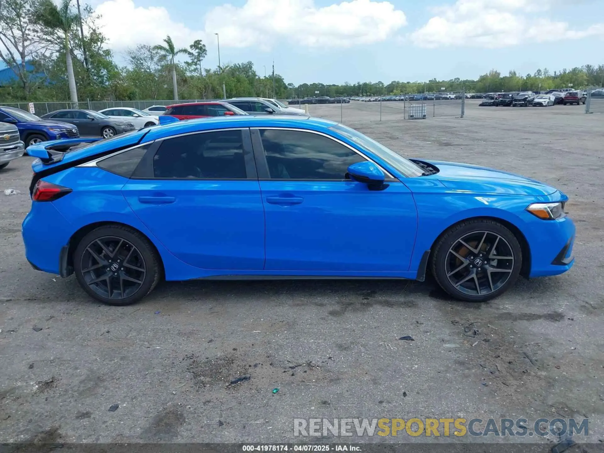 13 fotografías del automóvil dañado 19XFL1H84PE002868 HONDA CIVIC 2023