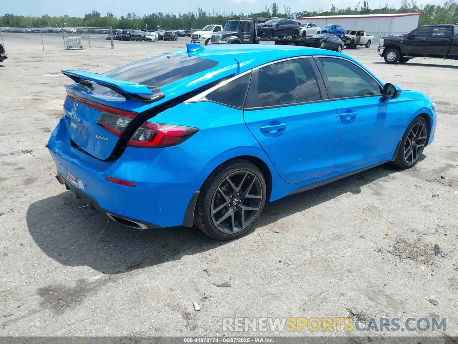 4 fotografías del automóvil dañado 19XFL1H84PE002868 HONDA CIVIC 2023
