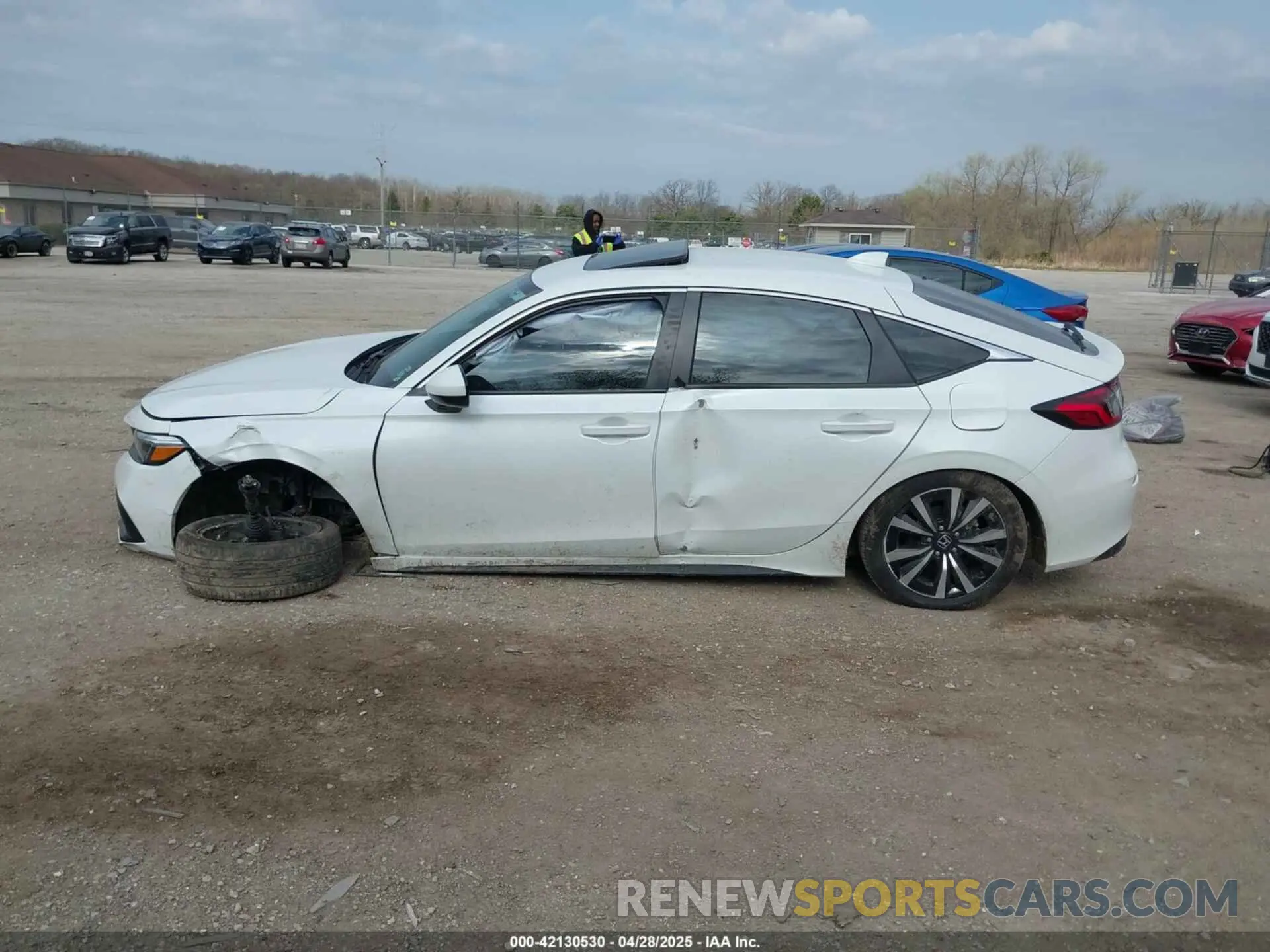 13 fotografías del automóvil dañado 19XFL1H74RE006655 HONDA CIVIC 2024