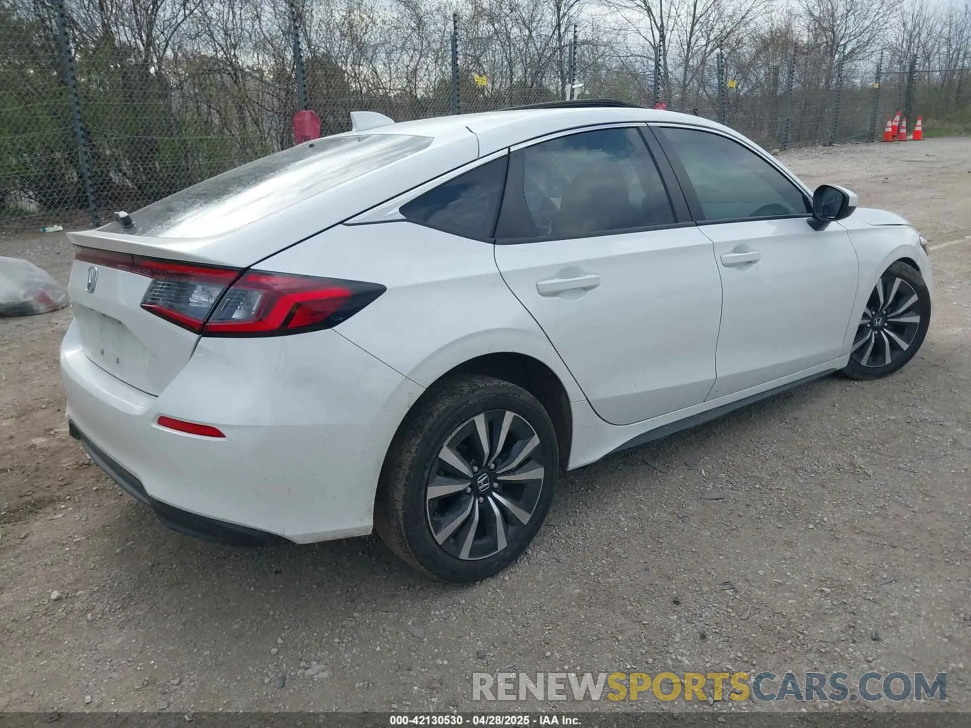 4 fotografías del automóvil dañado 19XFL1H74RE006655 HONDA CIVIC 2024