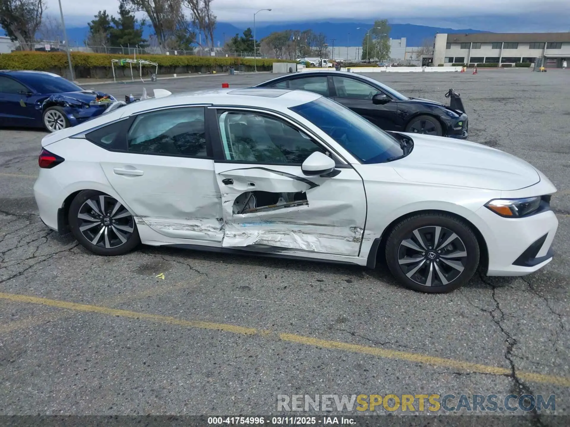 13 fotografías del automóvil dañado 19XFL1H78RE010689 HONDA CIVIC 2024