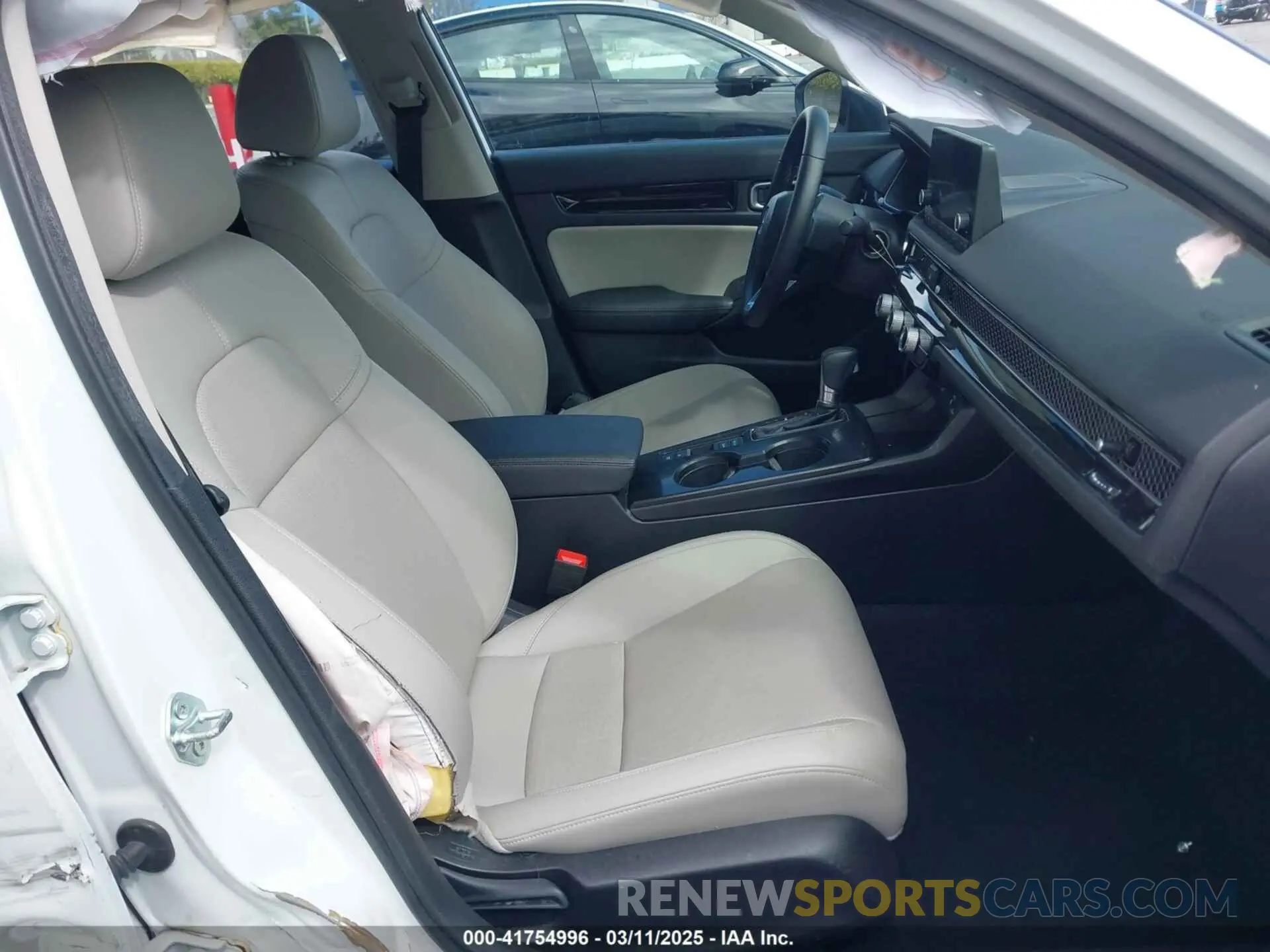 5 fotografías del automóvil dañado 19XFL1H78RE010689 HONDA CIVIC 2024