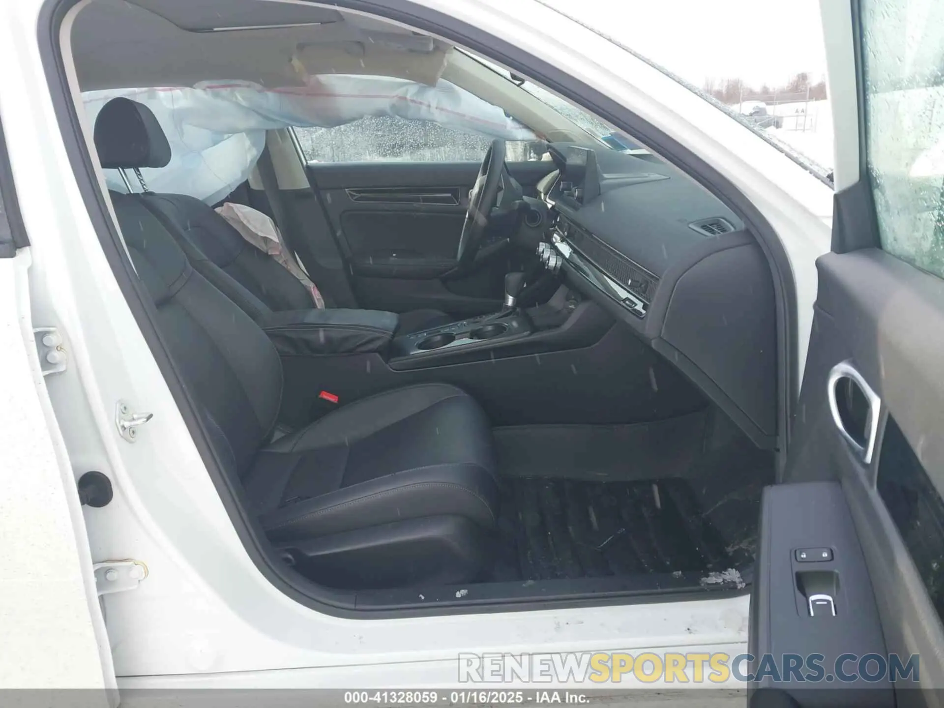 5 fotografías del automóvil dañado 19XFL1H78RE020364 HONDA CIVIC 2024