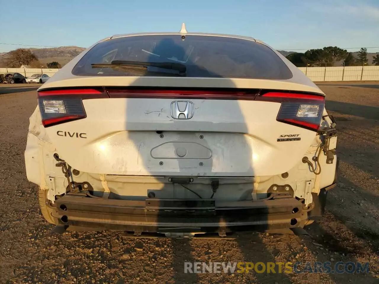 6 fotografías del automóvil dañado 19XFL1H83RE011886 HONDA CIVIC 2024