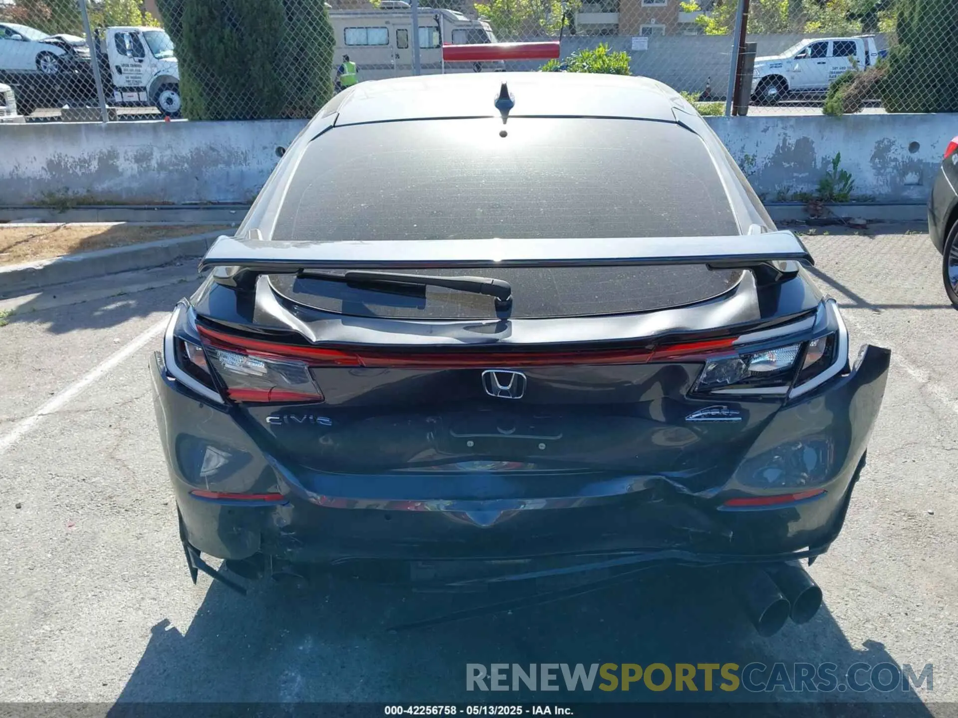 16 fotografías del automóvil dañado 19XFL1H85RE010495 HONDA CIVIC 2024