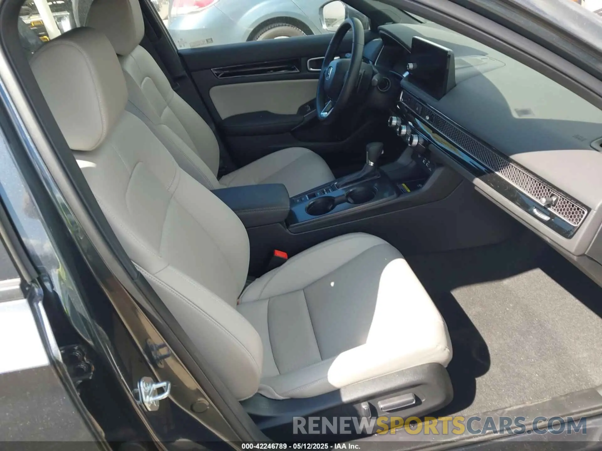 5 fotografías del automóvil dañado 19XFL1H86RE009257 HONDA CIVIC 2024