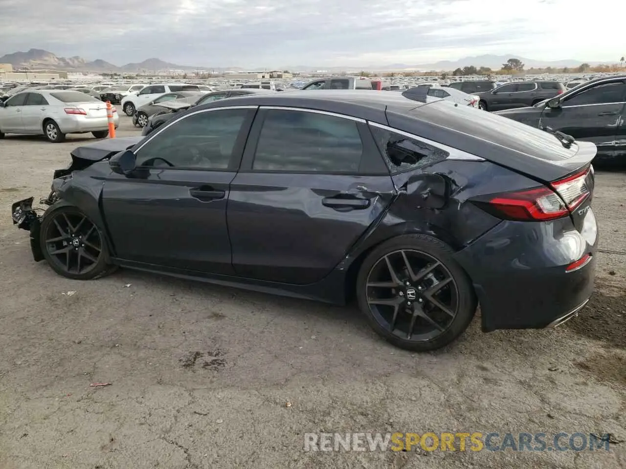 2 fotografías del automóvil dañado 19XFL1H89RE011522 HONDA CIVIC 2024