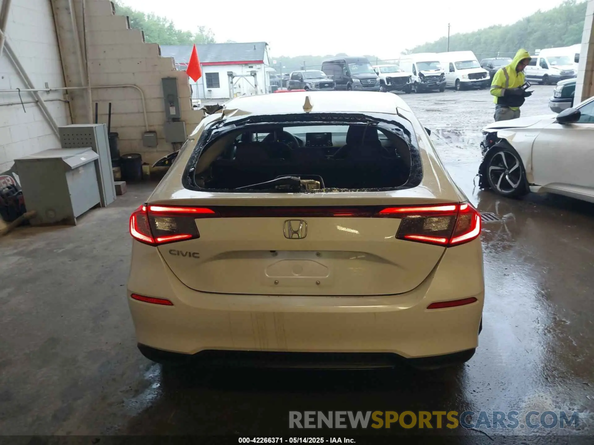 16 fotografías del automóvil dañado 19XFL2H58RE010695 HONDA CIVIC 2024