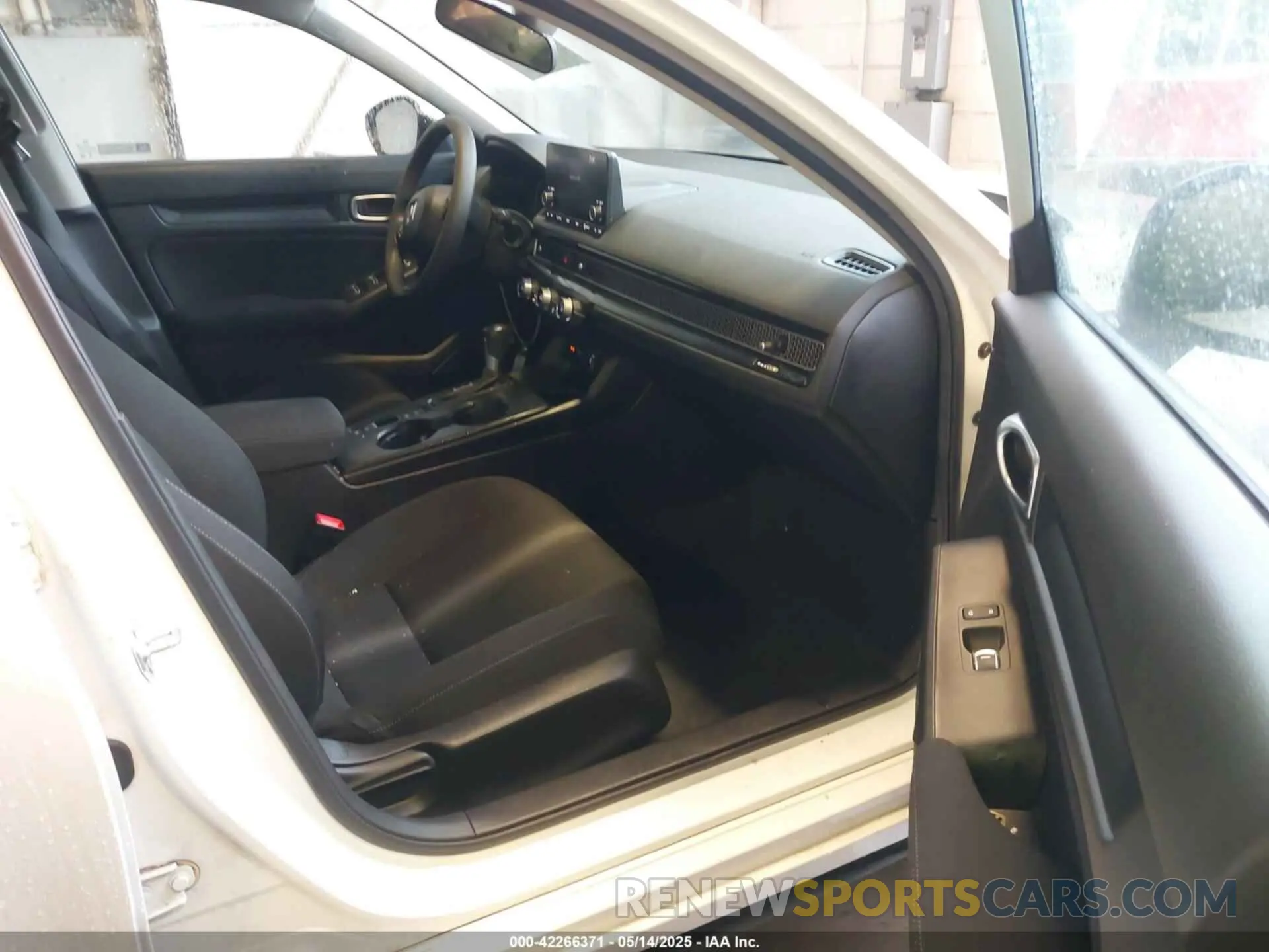 5 fotografías del automóvil dañado 19XFL2H58RE010695 HONDA CIVIC 2024