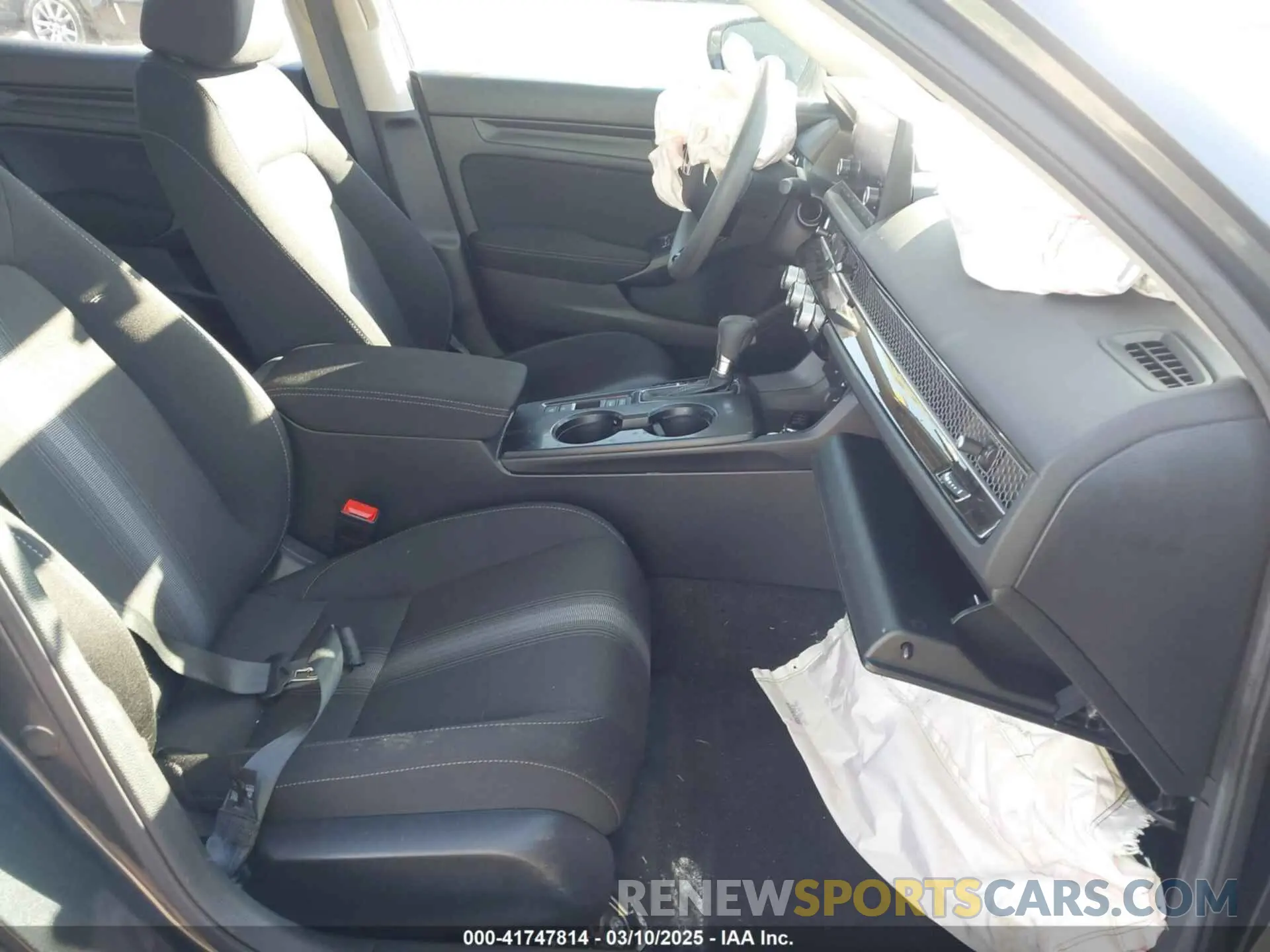 5 fotografías del automóvil dañado 19XFL2H59RE008308 HONDA CIVIC 2024