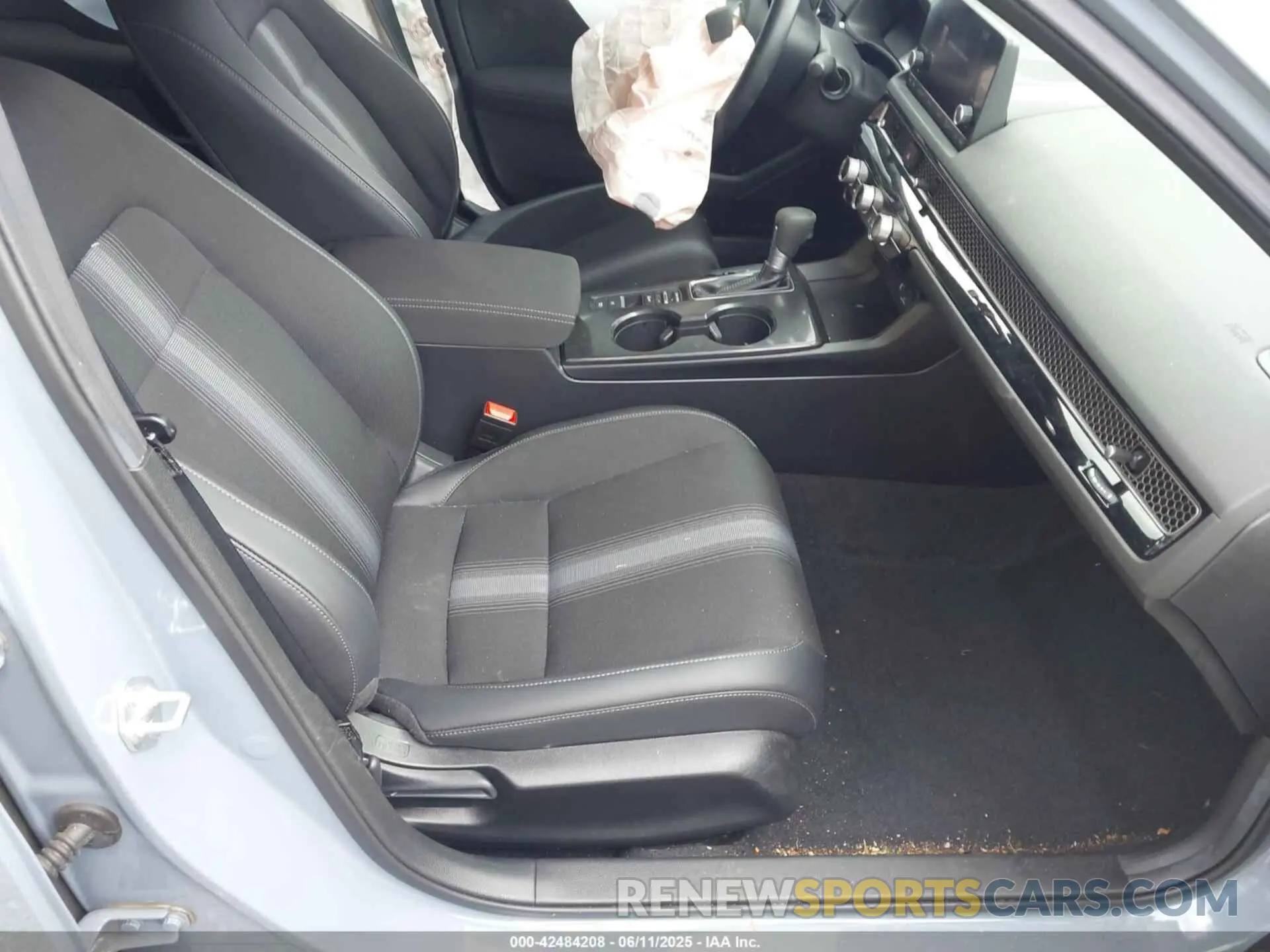 5 fotografías del automóvil dañado 19XFL2H82RE023436 HONDA CIVIC 2024