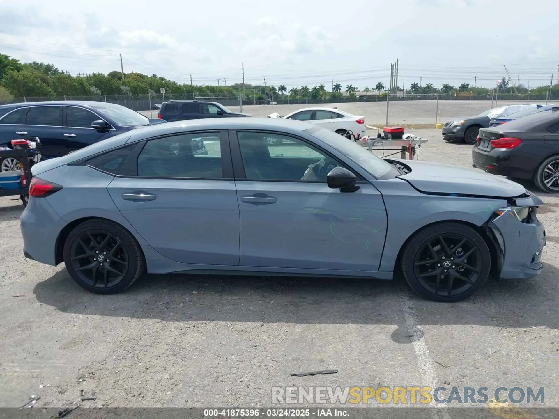 13 fotografías del automóvil dañado 19XFL2H84RE010655 HONDA CIVIC 2024