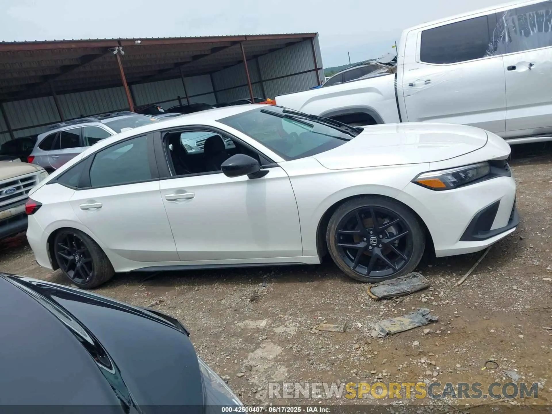 13 fotografías del automóvil dañado 19XFL2H85RE011538 HONDA CIVIC 2024
