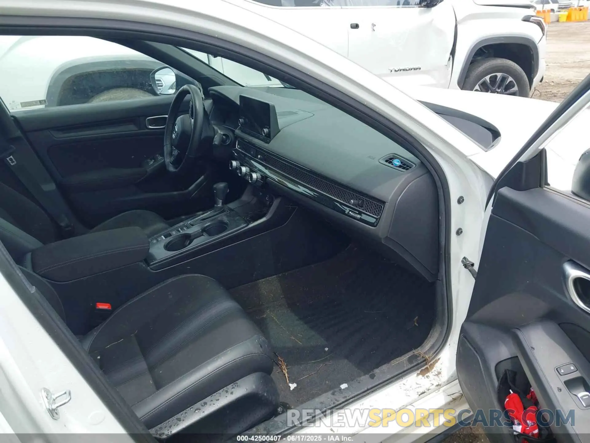 5 fotografías del automóvil dañado 19XFL2H85RE011538 HONDA CIVIC 2024