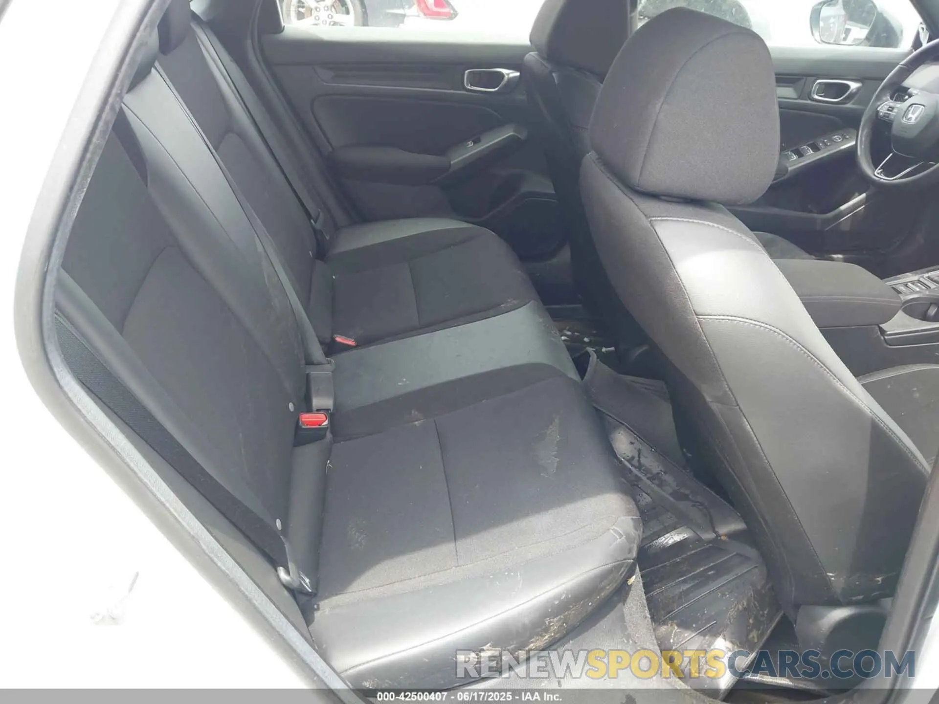 8 fotografías del automóvil dañado 19XFL2H85RE011538 HONDA CIVIC 2024