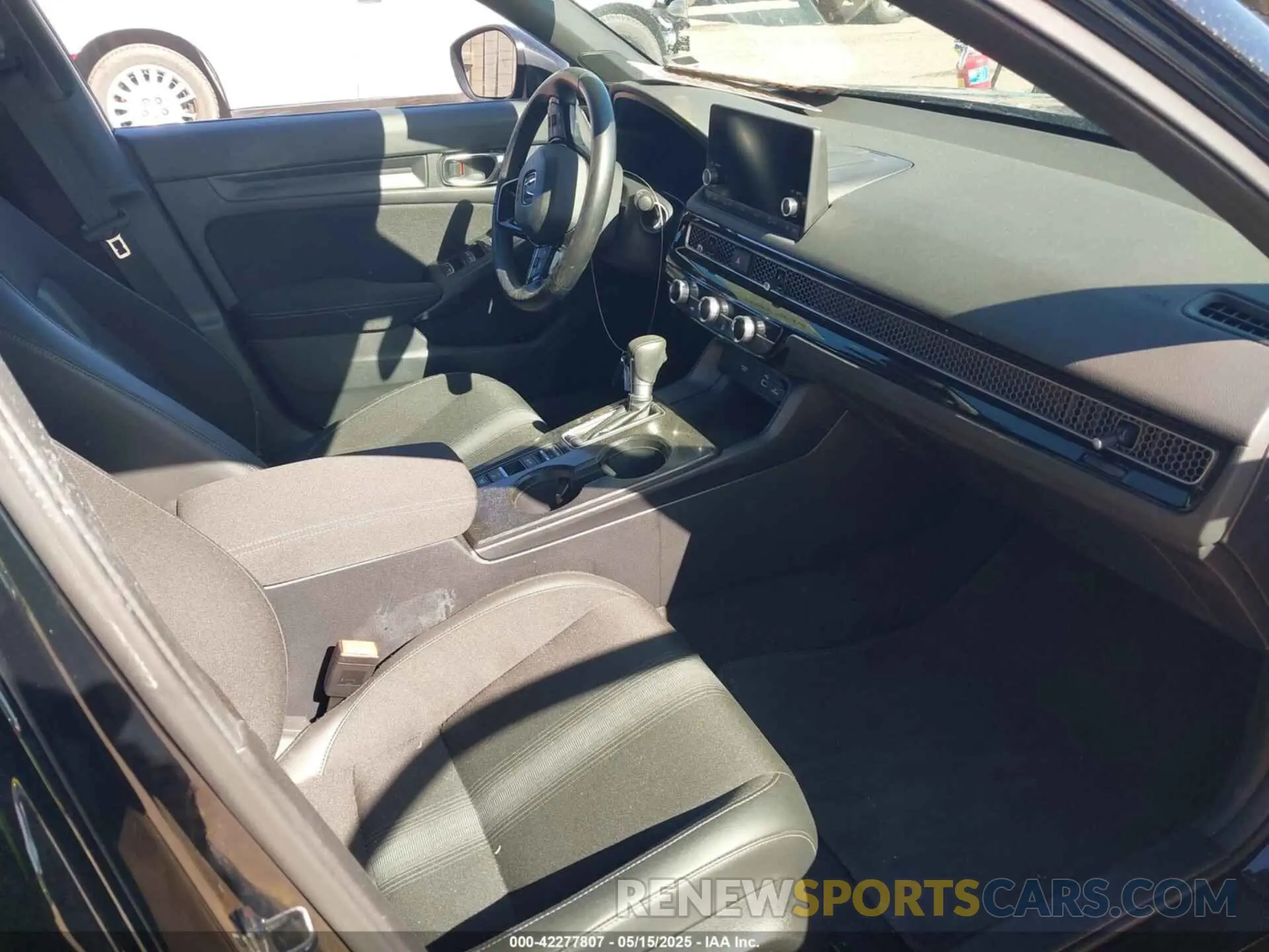 5 fotografías del automóvil dañado 19XFL2H85RE036214 HONDA CIVIC 2024