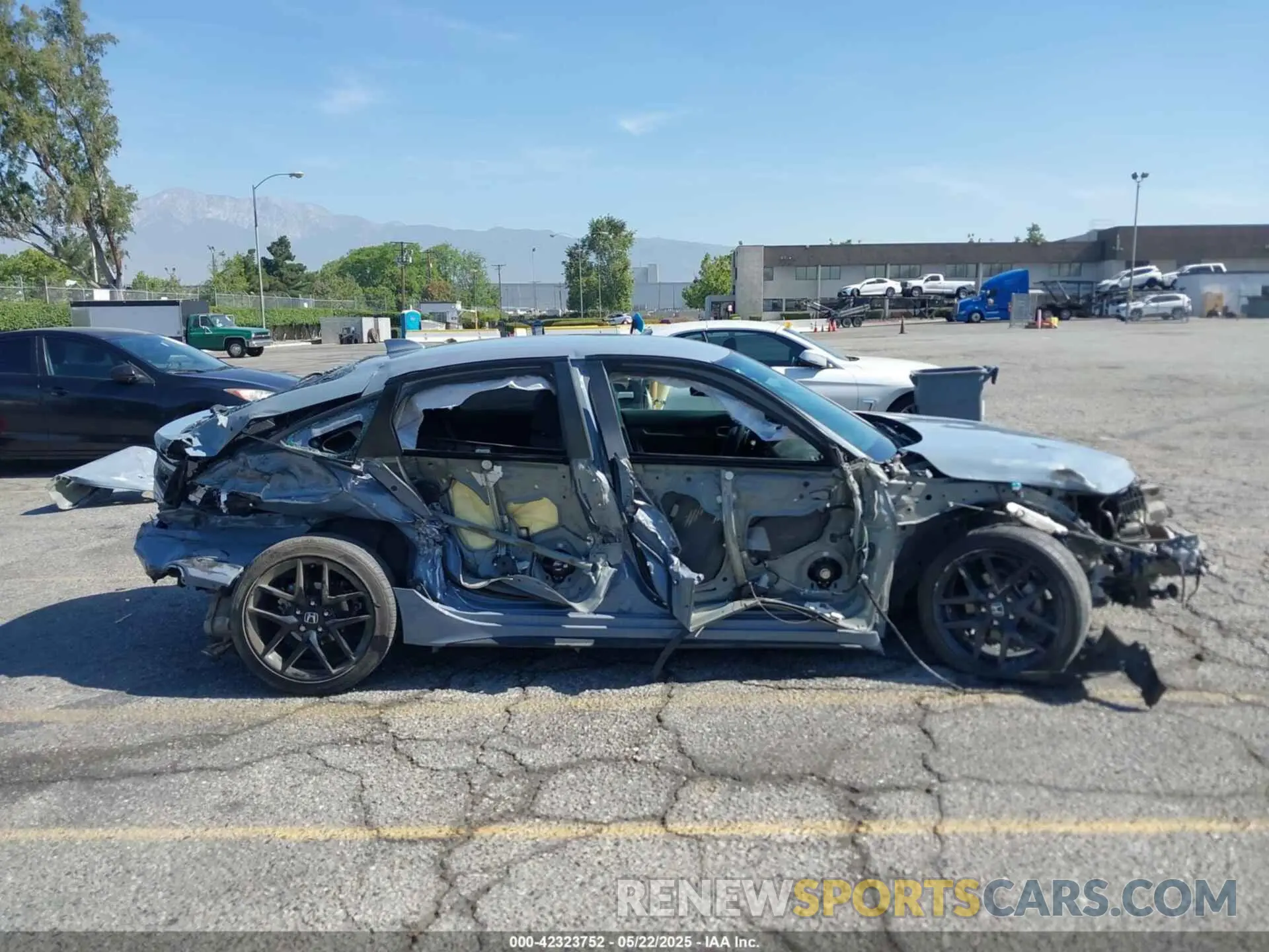 14 fotografías del automóvil dañado 19XFL2H86RE010544 HONDA CIVIC 2024