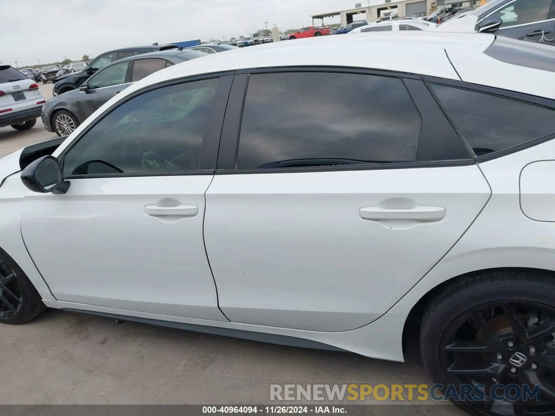13 fotografías del automóvil dañado 19XFL2H88RE021853 HONDA CIVIC 2024