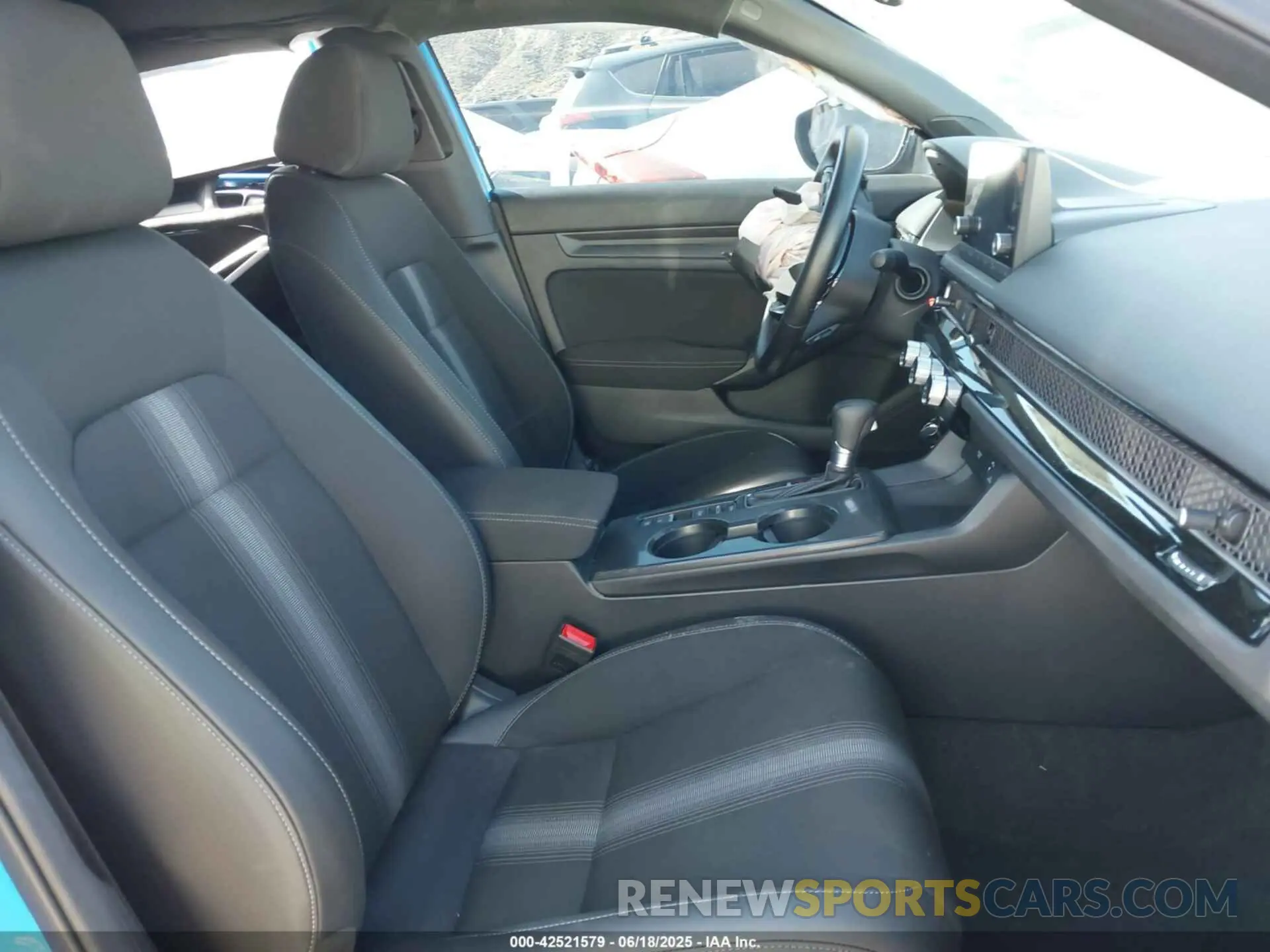 5 fotografías del automóvil dañado 19XFL2H88RE032903 HONDA CIVIC 2024