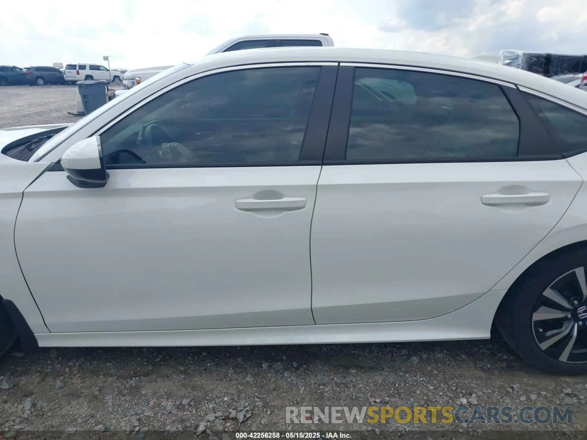 14 fotografías del automóvil dañado 2HGFE1F76RH304286 HONDA CIVIC 2024