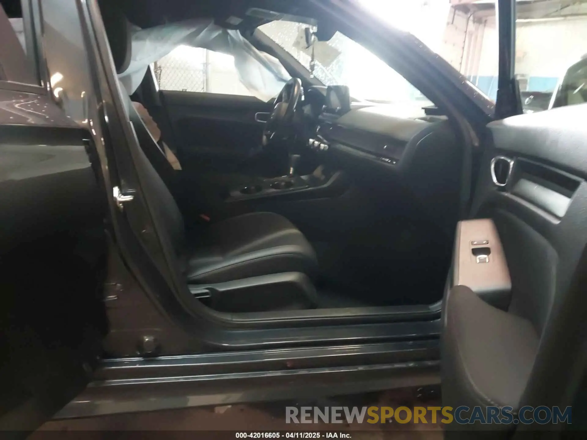 5 fotografías del automóvil dañado 2HGFE2F53RH582776 HONDA CIVIC 2024