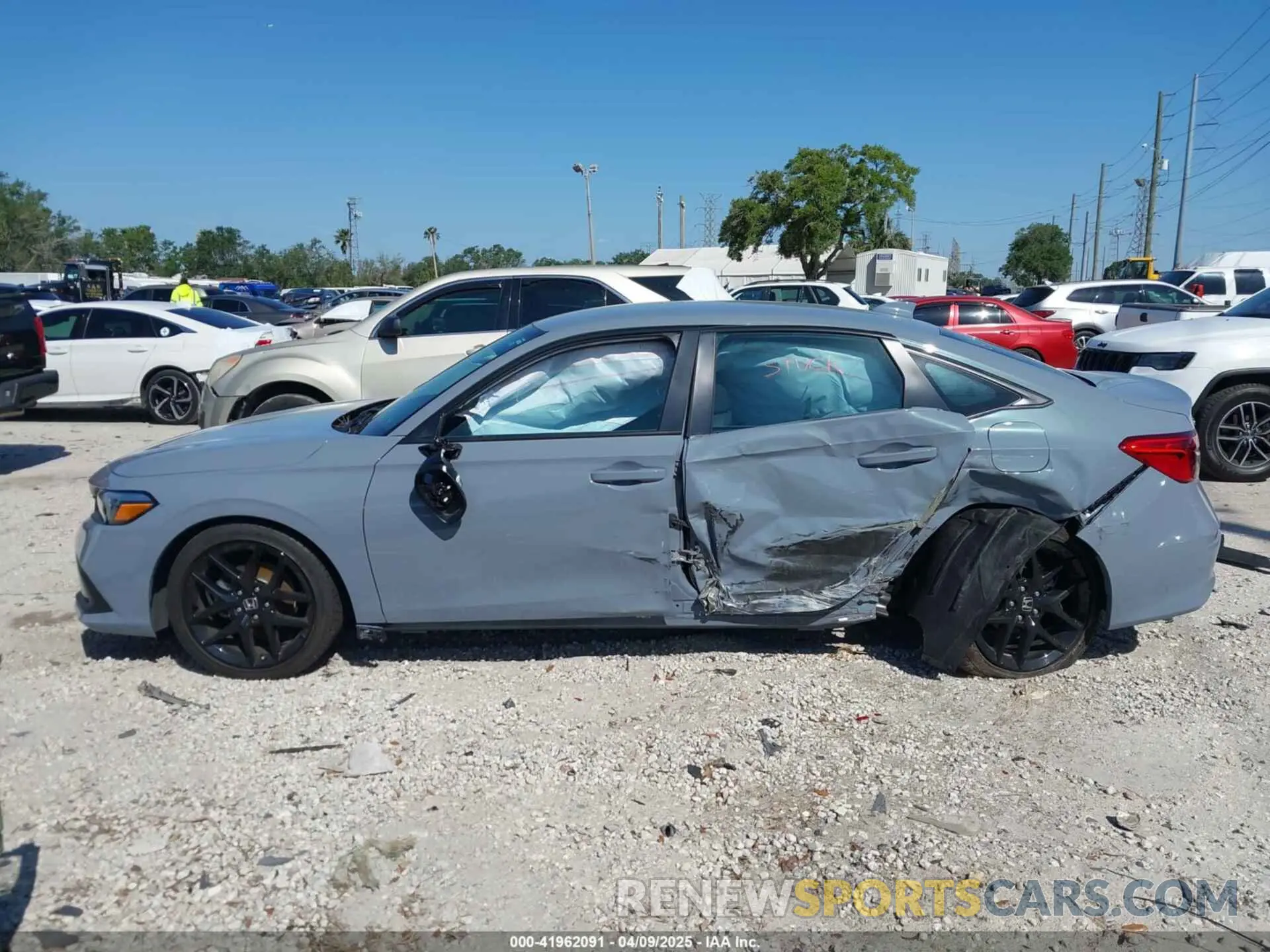 14 fotografías del automóvil dañado 2HGFE2F57RH580545 HONDA CIVIC 2024