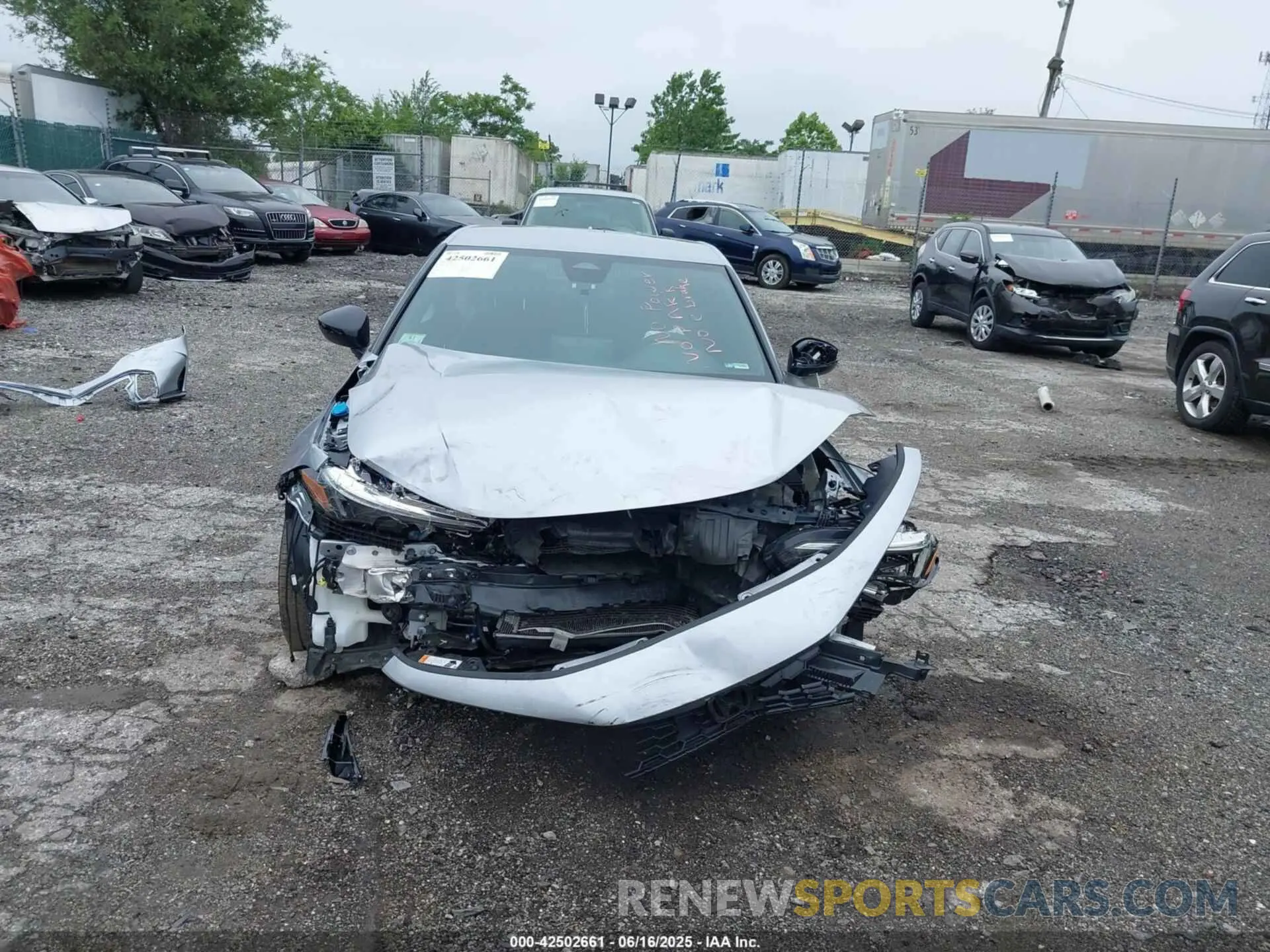 13 fotografías del automóvil dañado 19XFL2H82SE004732 HONDA CIVIC 2025