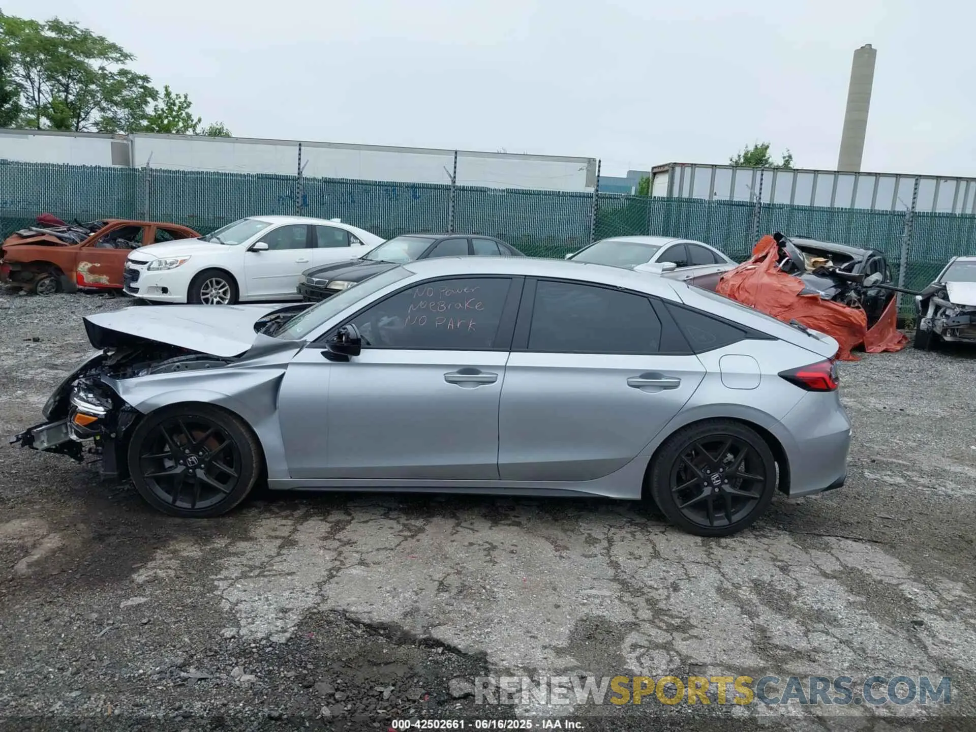 15 fotografías del automóvil dañado 19XFL2H82SE004732 HONDA CIVIC 2025
