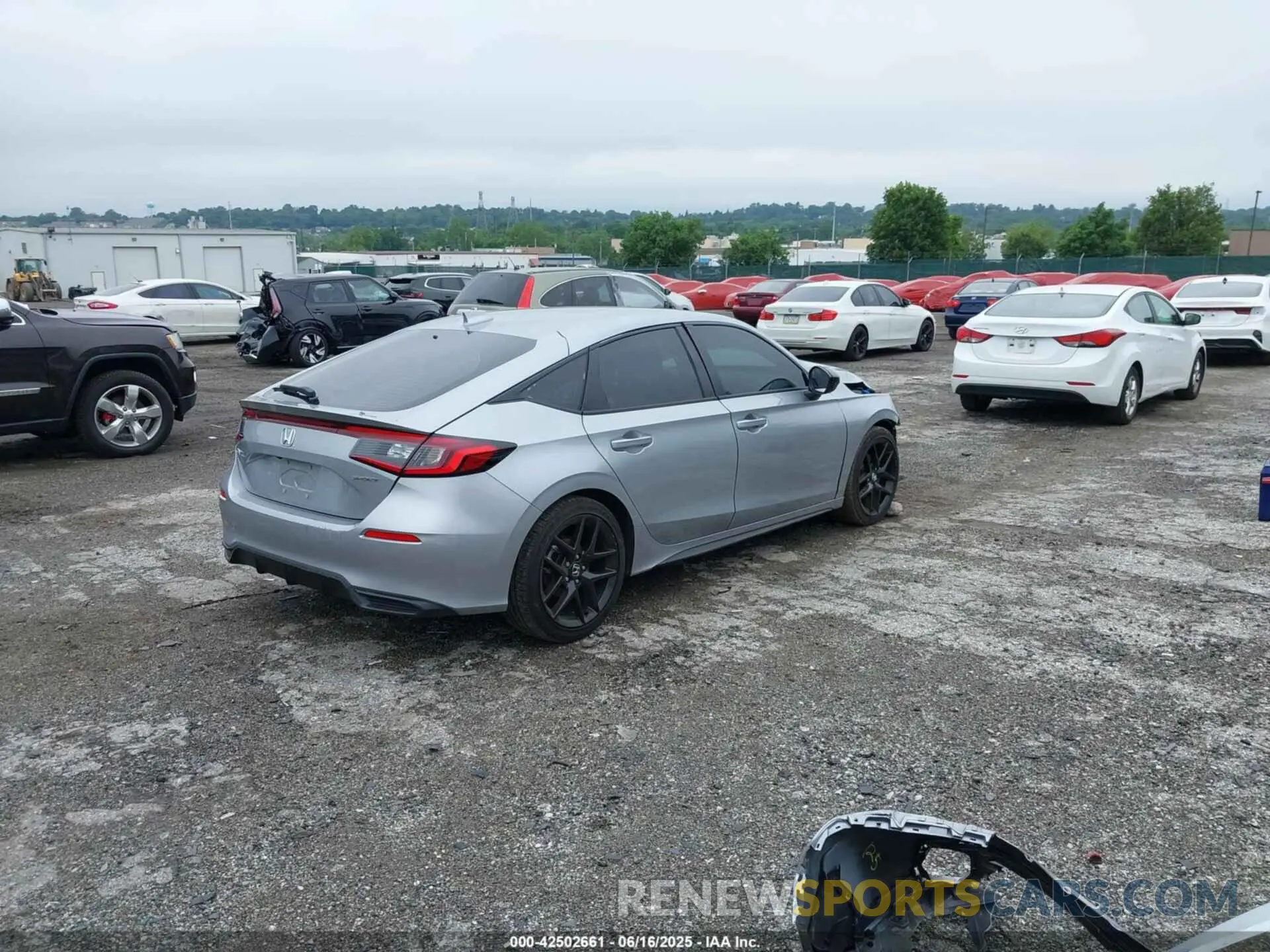4 fotografías del automóvil dañado 19XFL2H82SE004732 HONDA CIVIC 2025