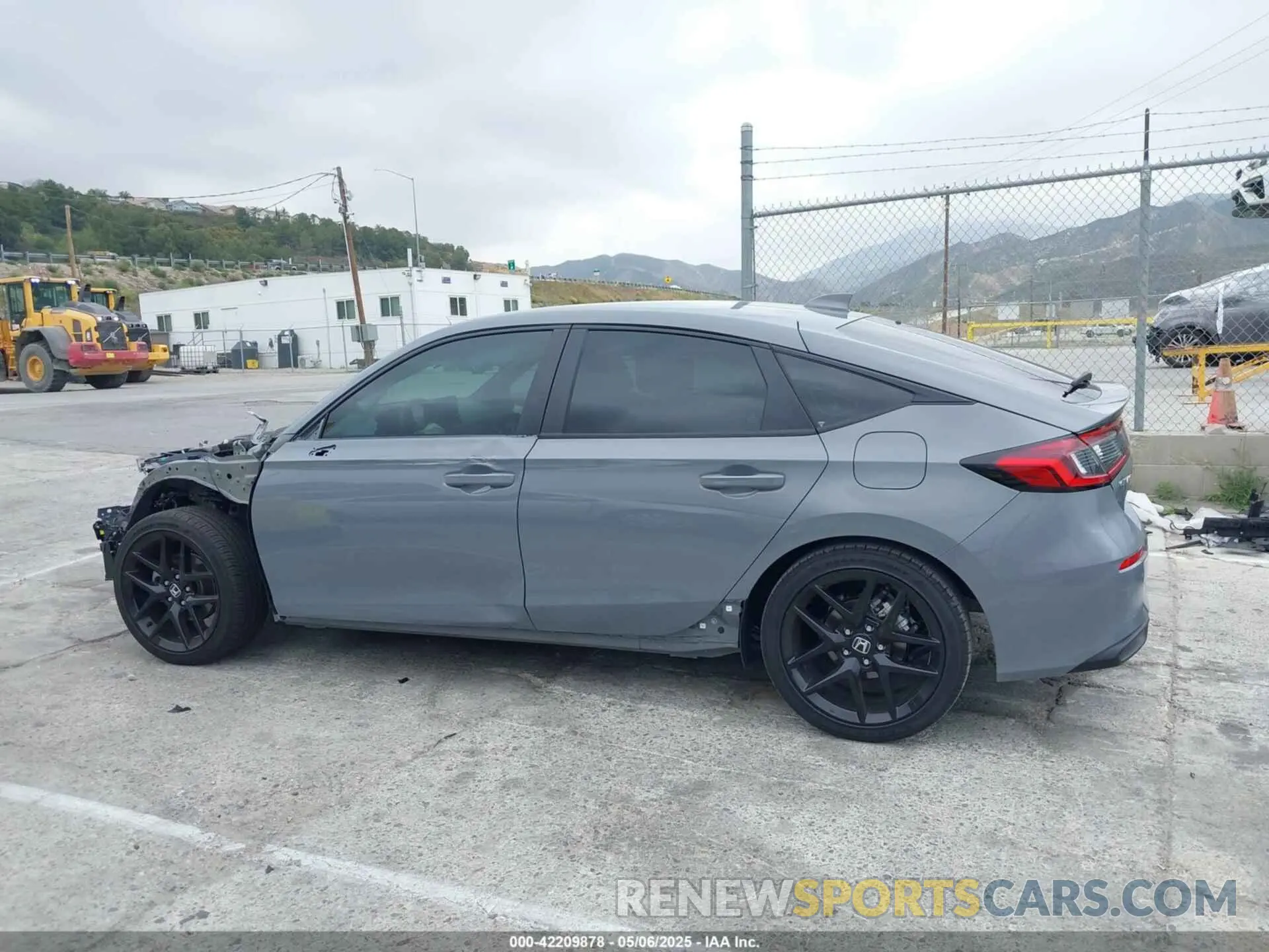 15 fotografías del automóvil dañado 19XFL2H83SE015318 HONDA CIVIC 2025