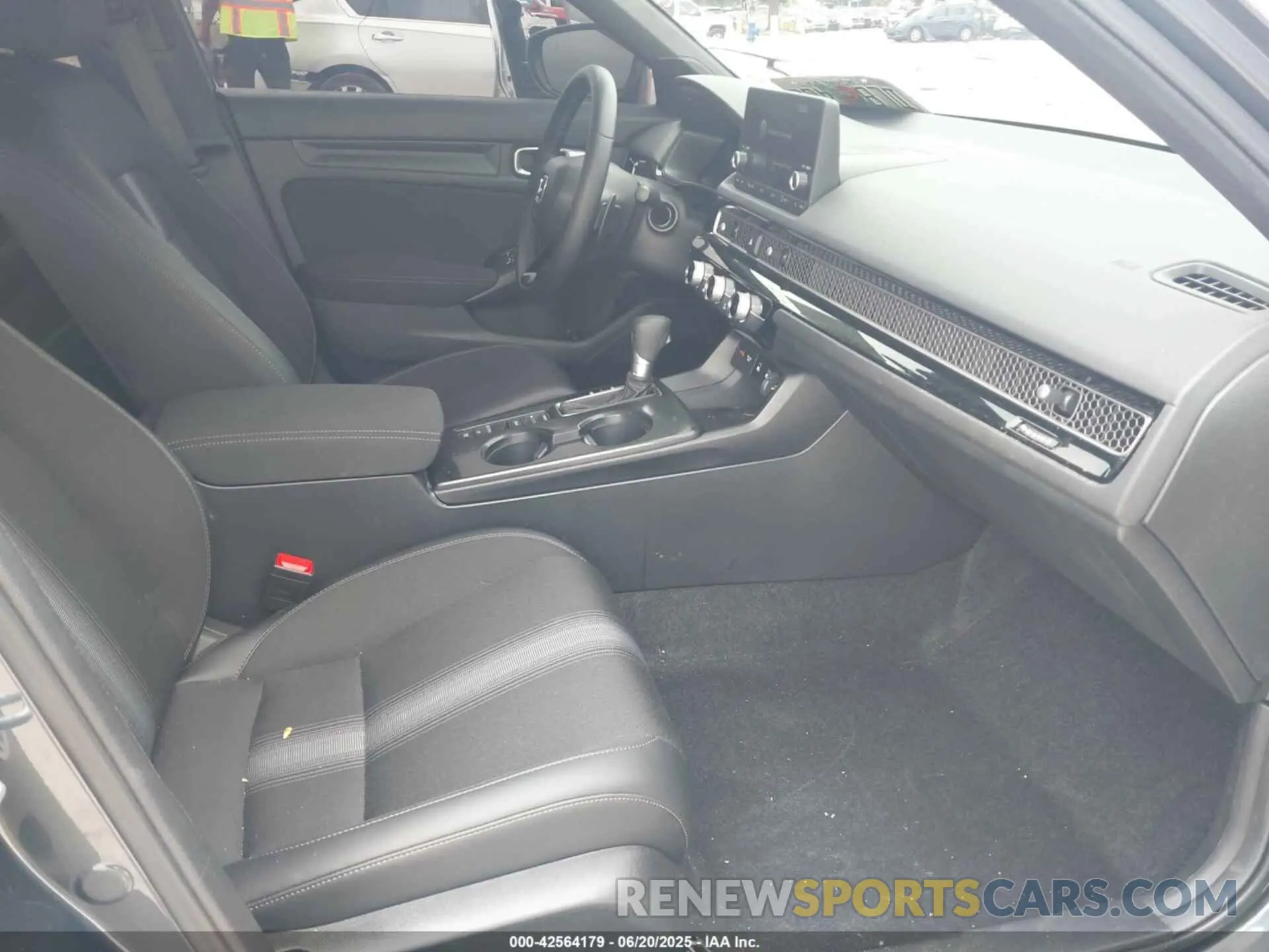 5 fotografías del automóvil dañado 19XFL2H83SE021376 HONDA CIVIC 2025