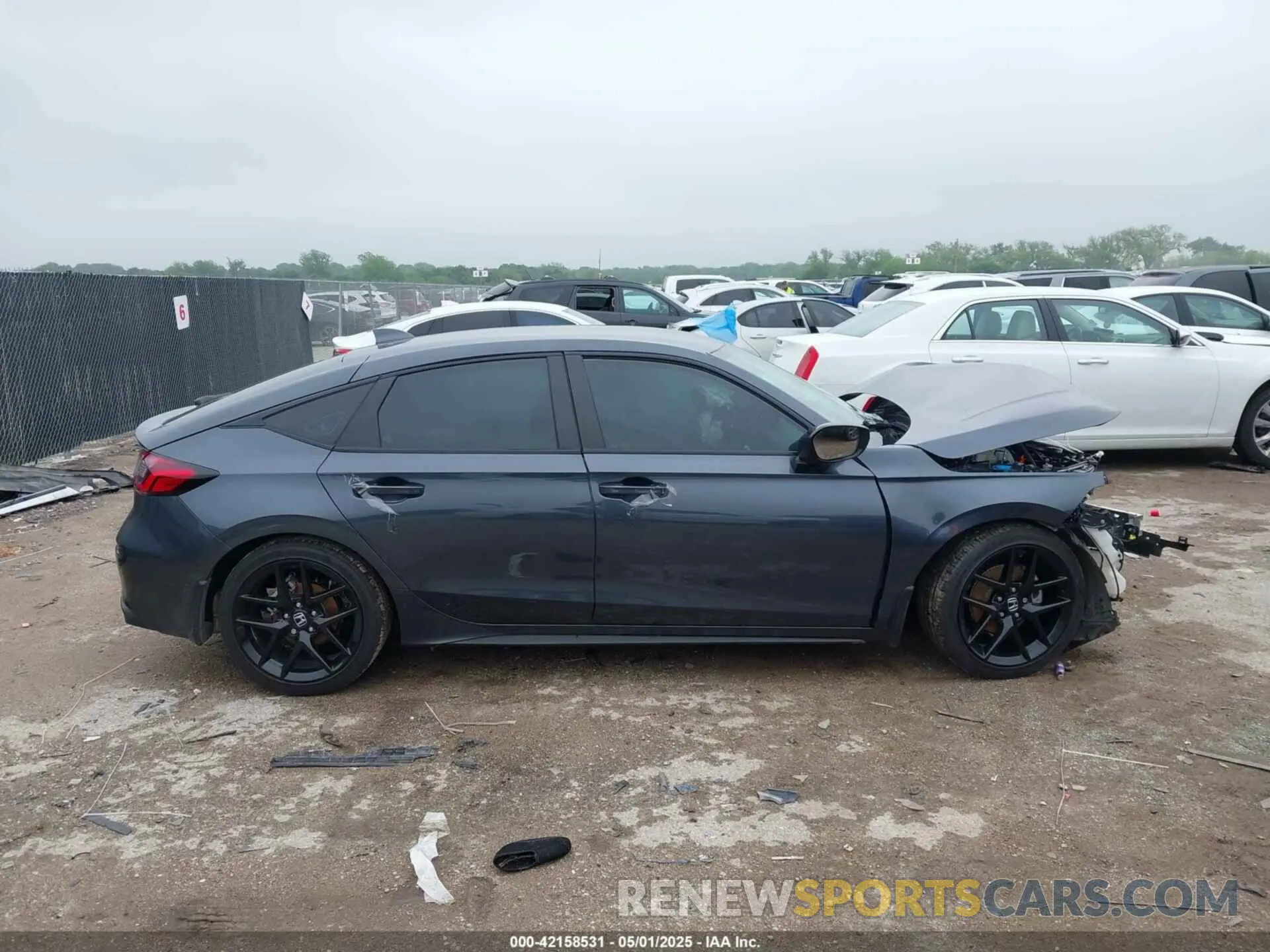 13 fotografías del automóvil dañado 19XFL2H84SE003646 HONDA CIVIC 2025