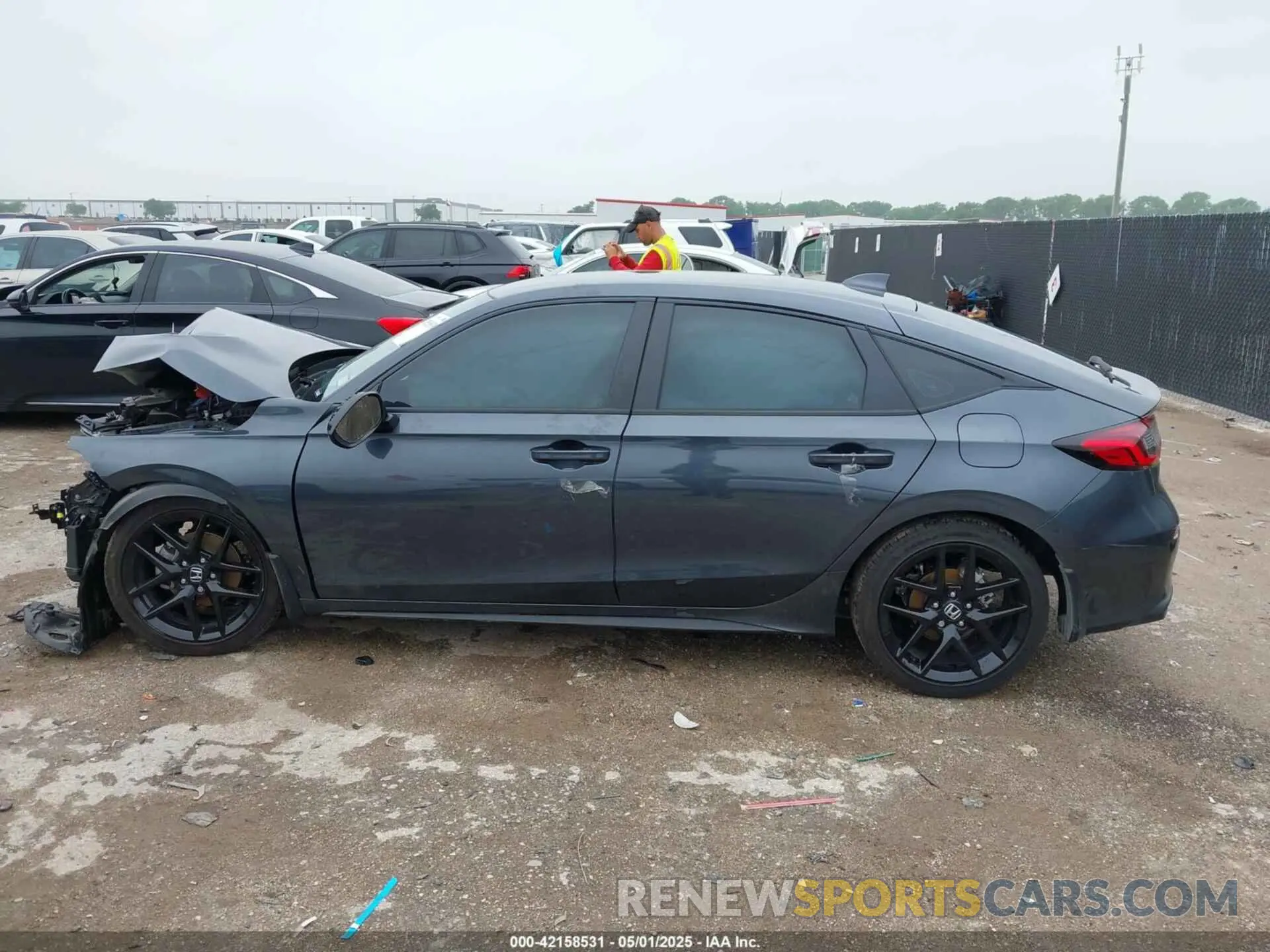 14 fotografías del automóvil dañado 19XFL2H84SE003646 HONDA CIVIC 2025