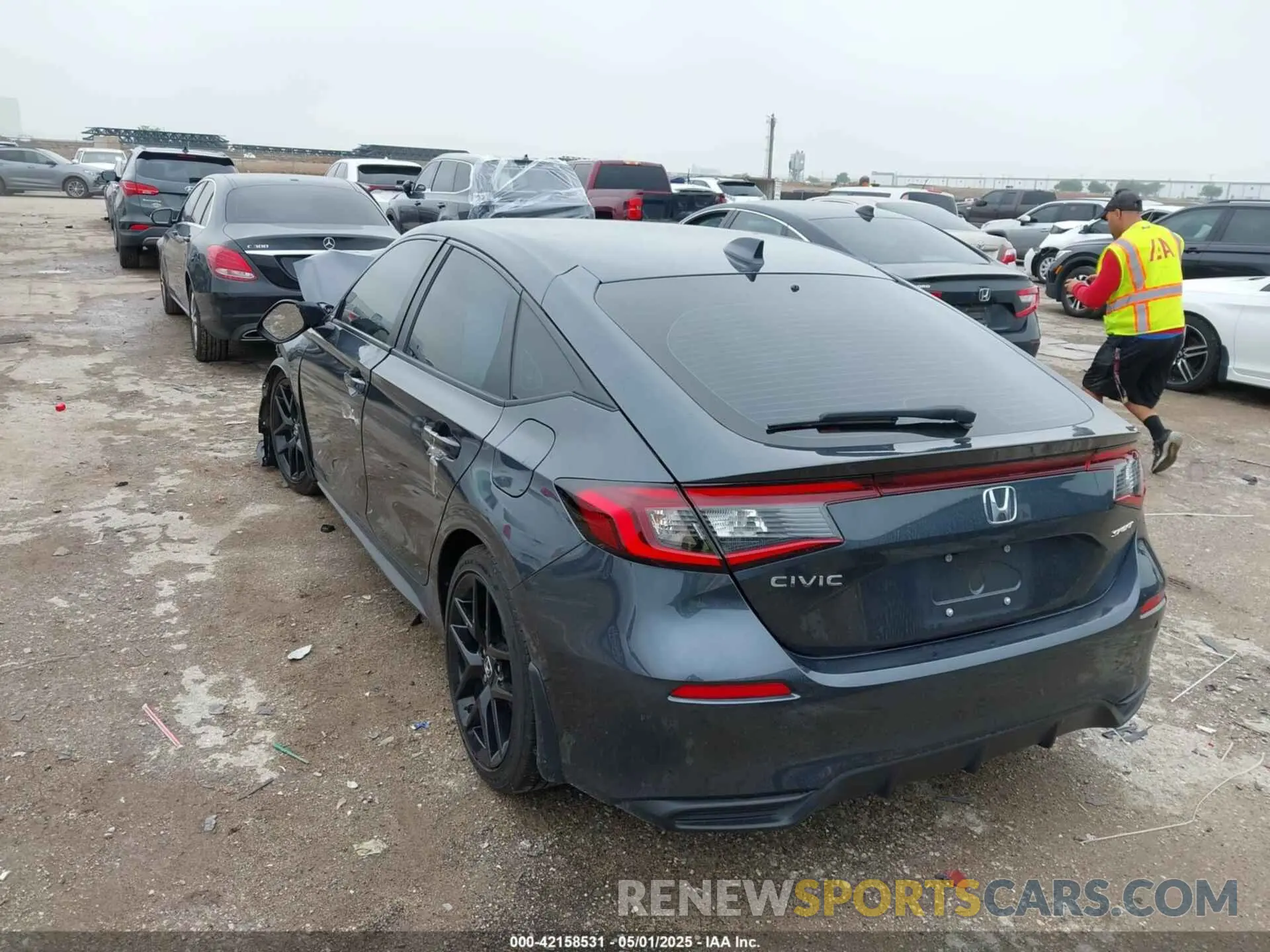 3 fotografías del automóvil dañado 19XFL2H84SE003646 HONDA CIVIC 2025