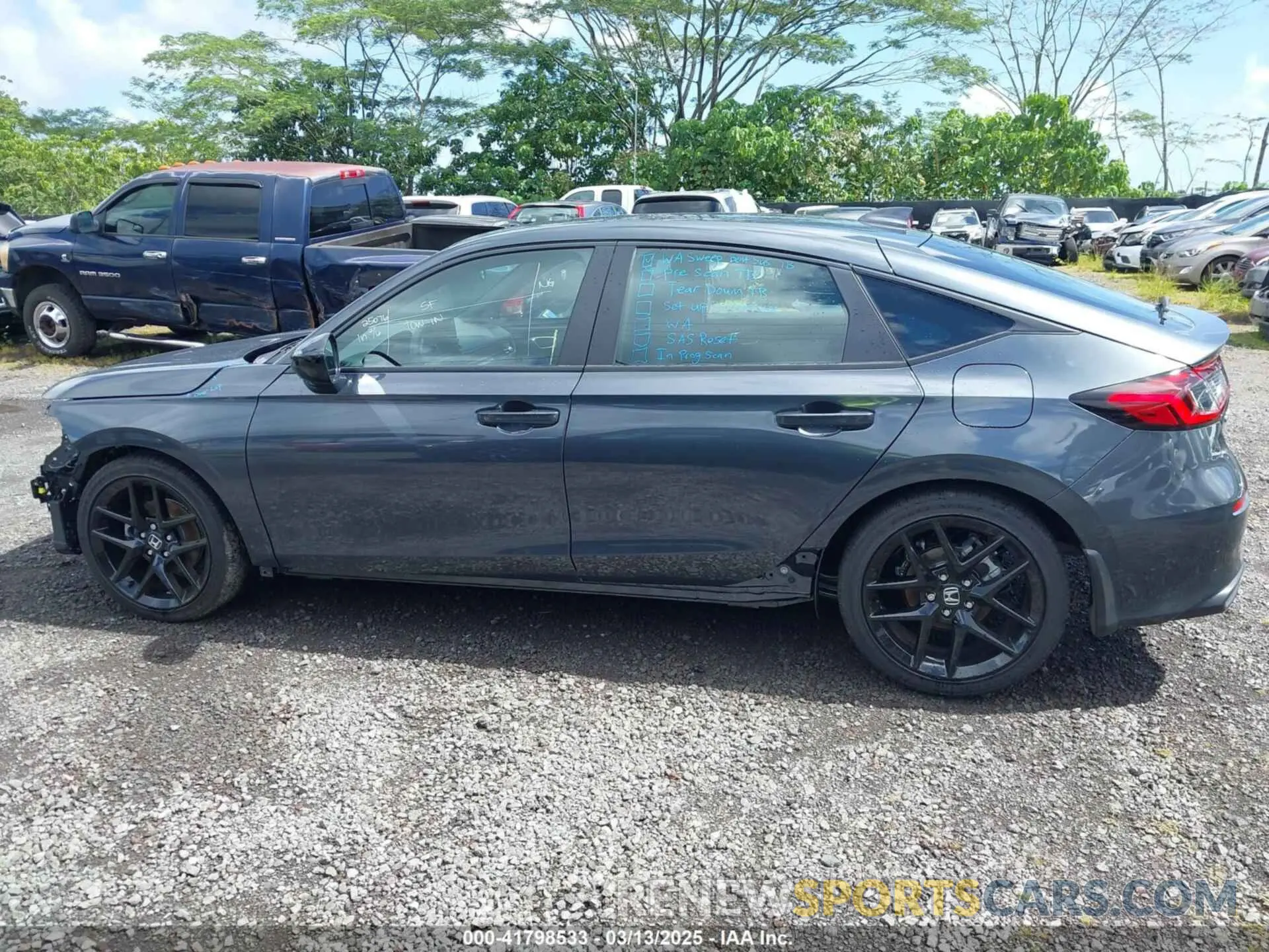 15 fotografías del automóvil dañado 19XFL2H84SE004571 HONDA CIVIC 2025