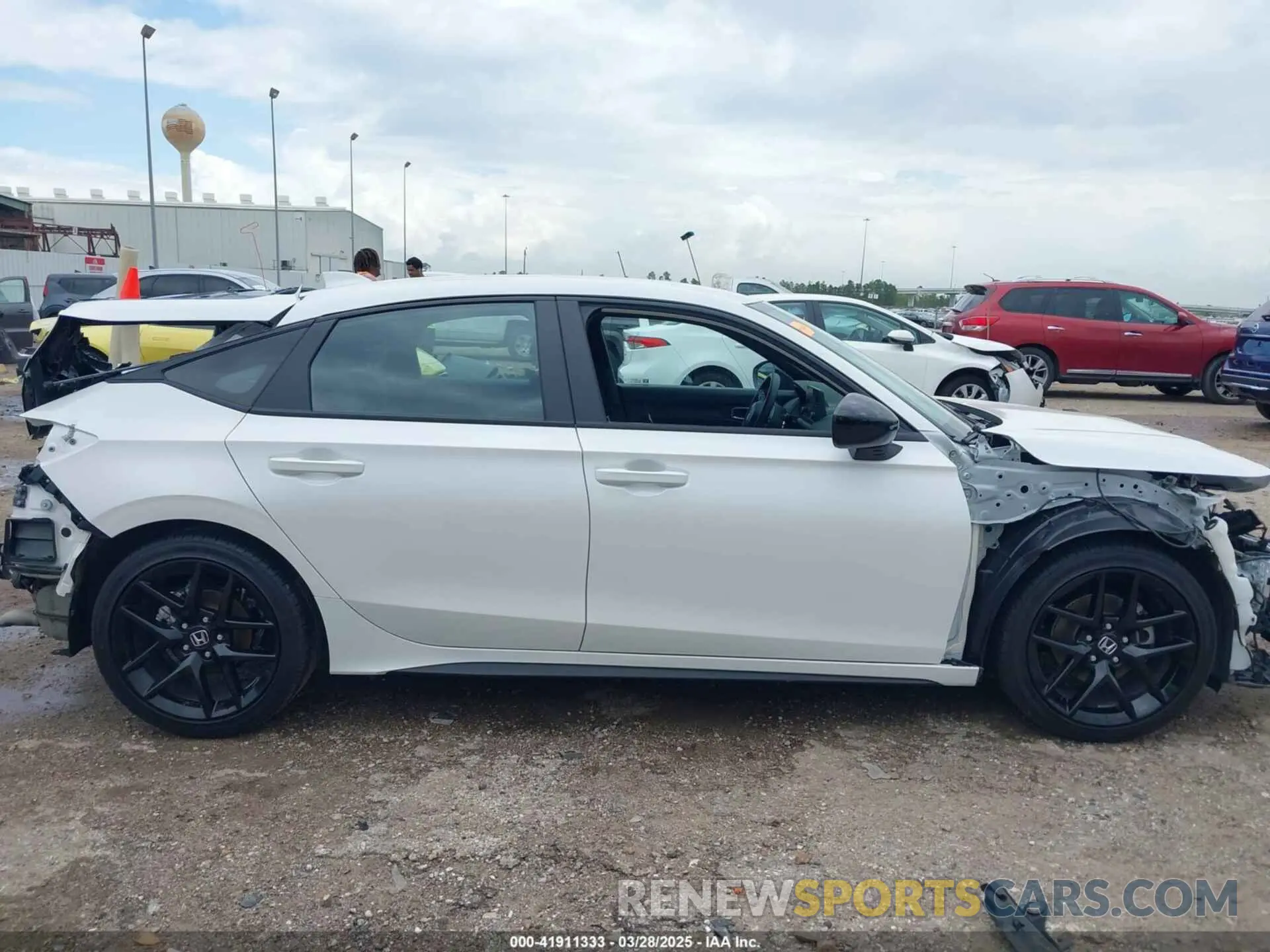 14 fotografías del automóvil dañado 19XFL2H88SE006758 HONDA CIVIC 2025