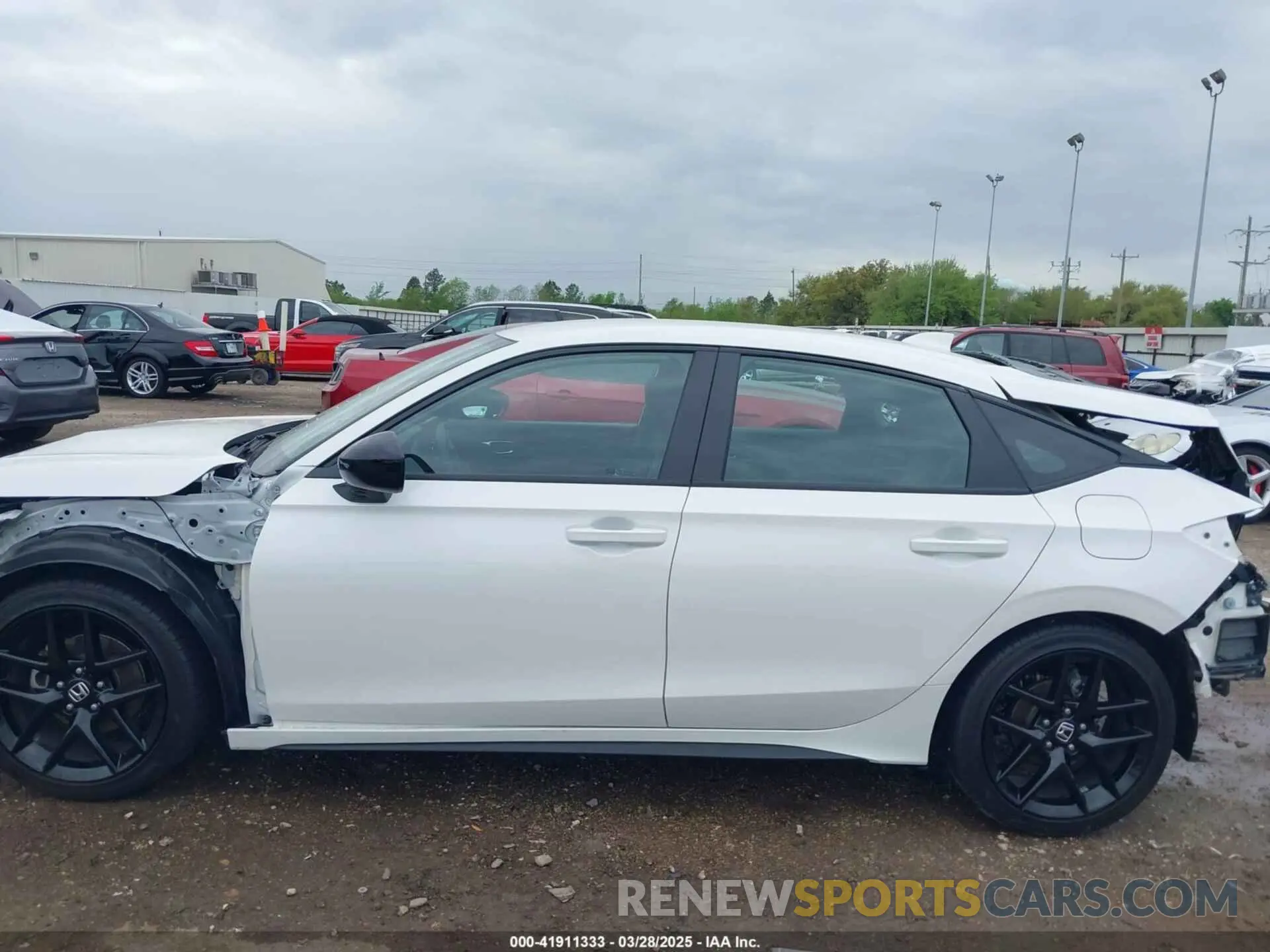15 fotografías del automóvil dañado 19XFL2H88SE006758 HONDA CIVIC 2025