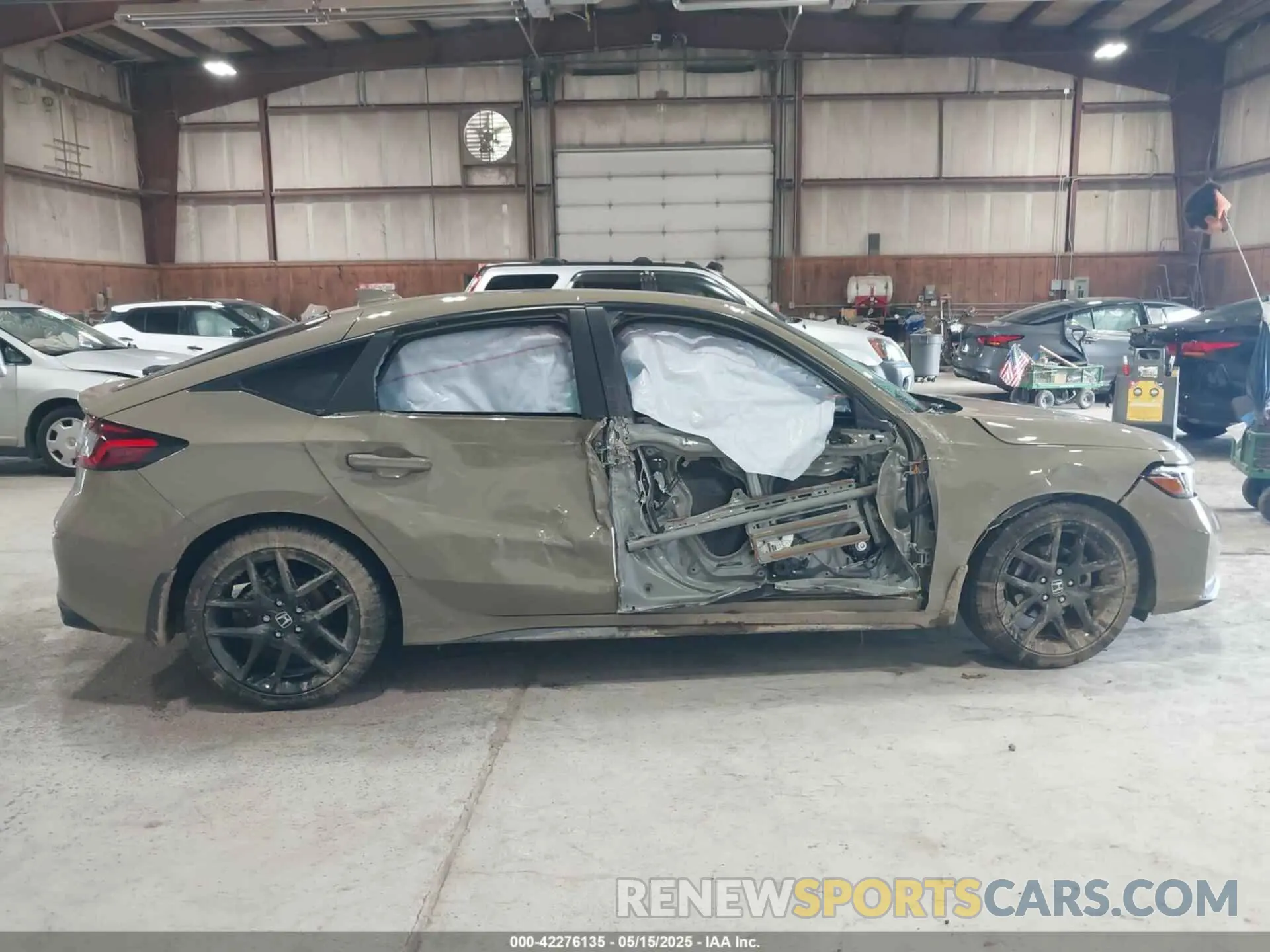 13 fotografías del automóvil dañado 19XFL2H88SE013967 HONDA CIVIC 2025