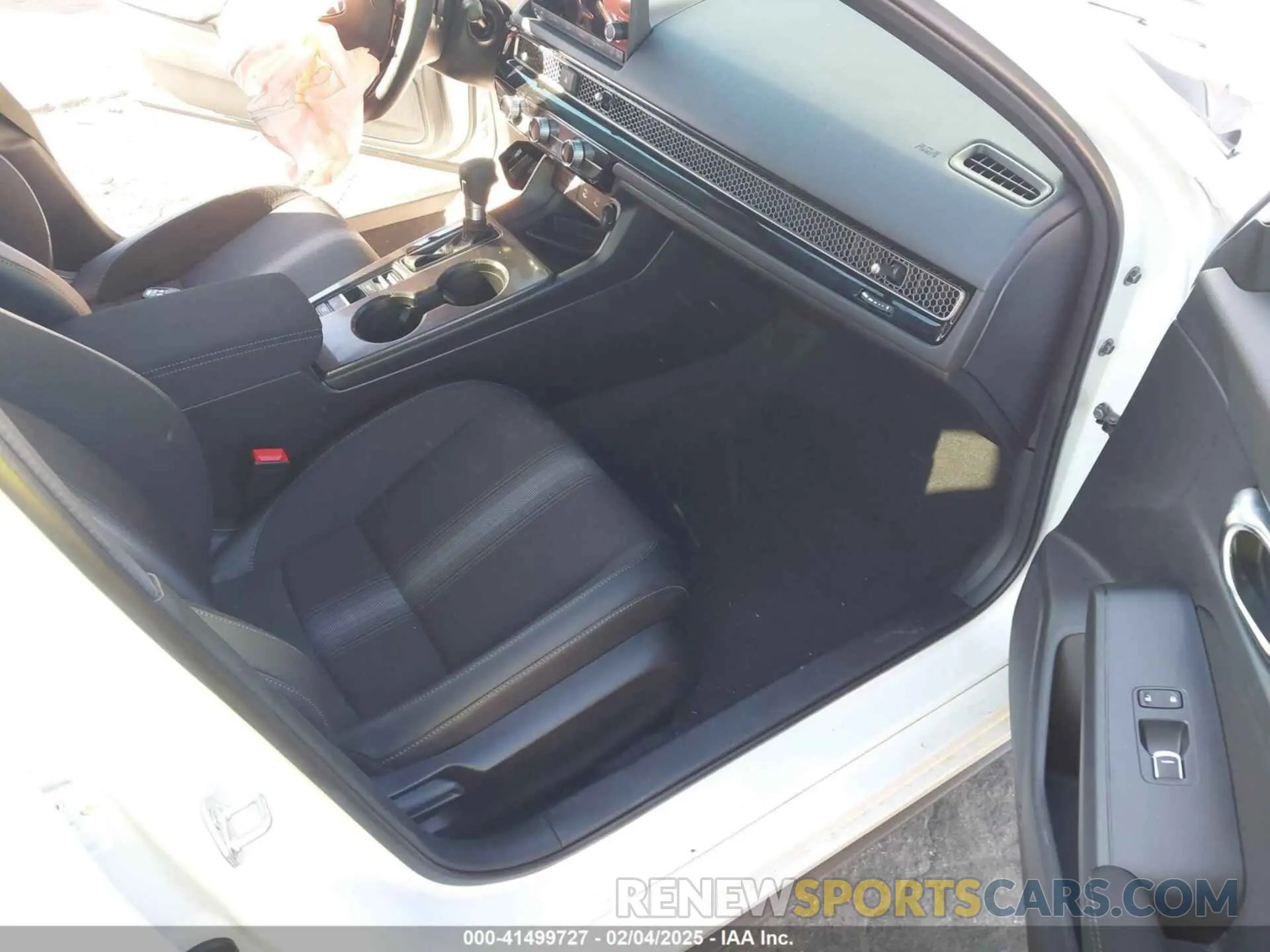 5 fotografías del automóvil dañado 19XFL2H89SE001990 HONDA CIVIC 2025