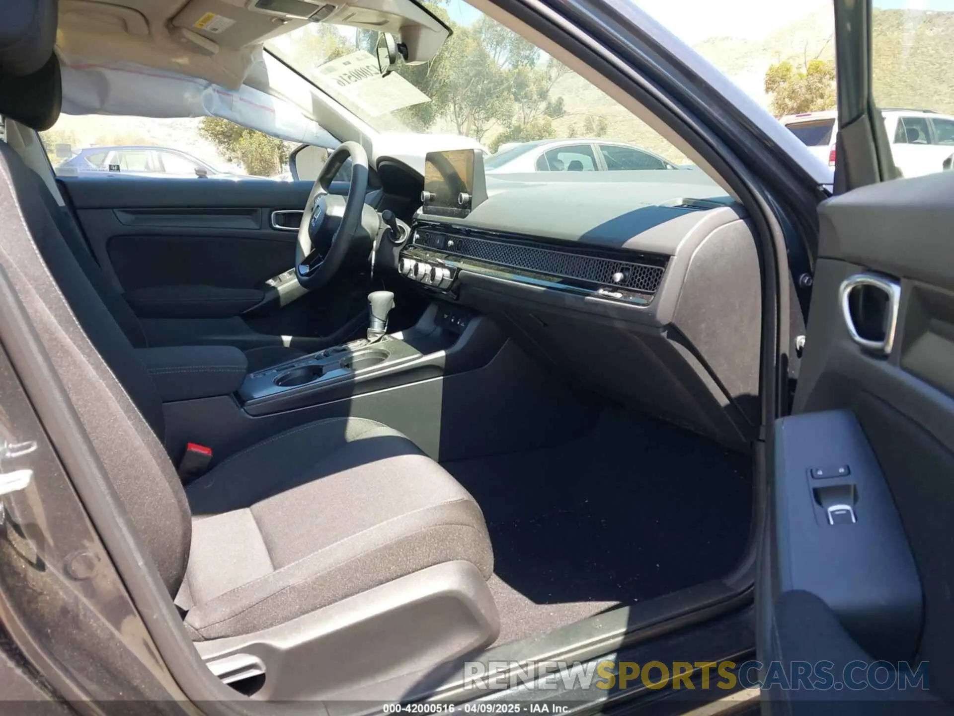 5 fotografías del automóvil dañado 2HGFE2F22SH566046 HONDA CIVIC 2025
