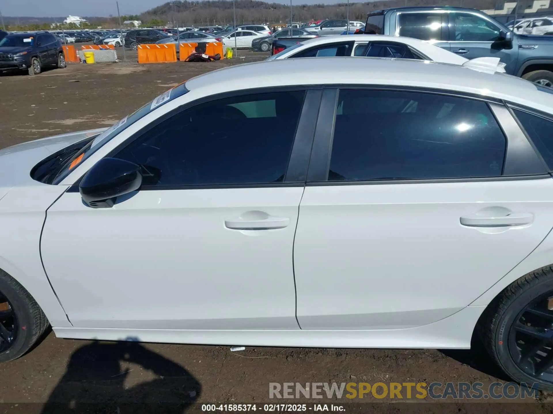 15 fotografías del automóvil dañado 2HGFE2F50SH514604 HONDA CIVIC 2025