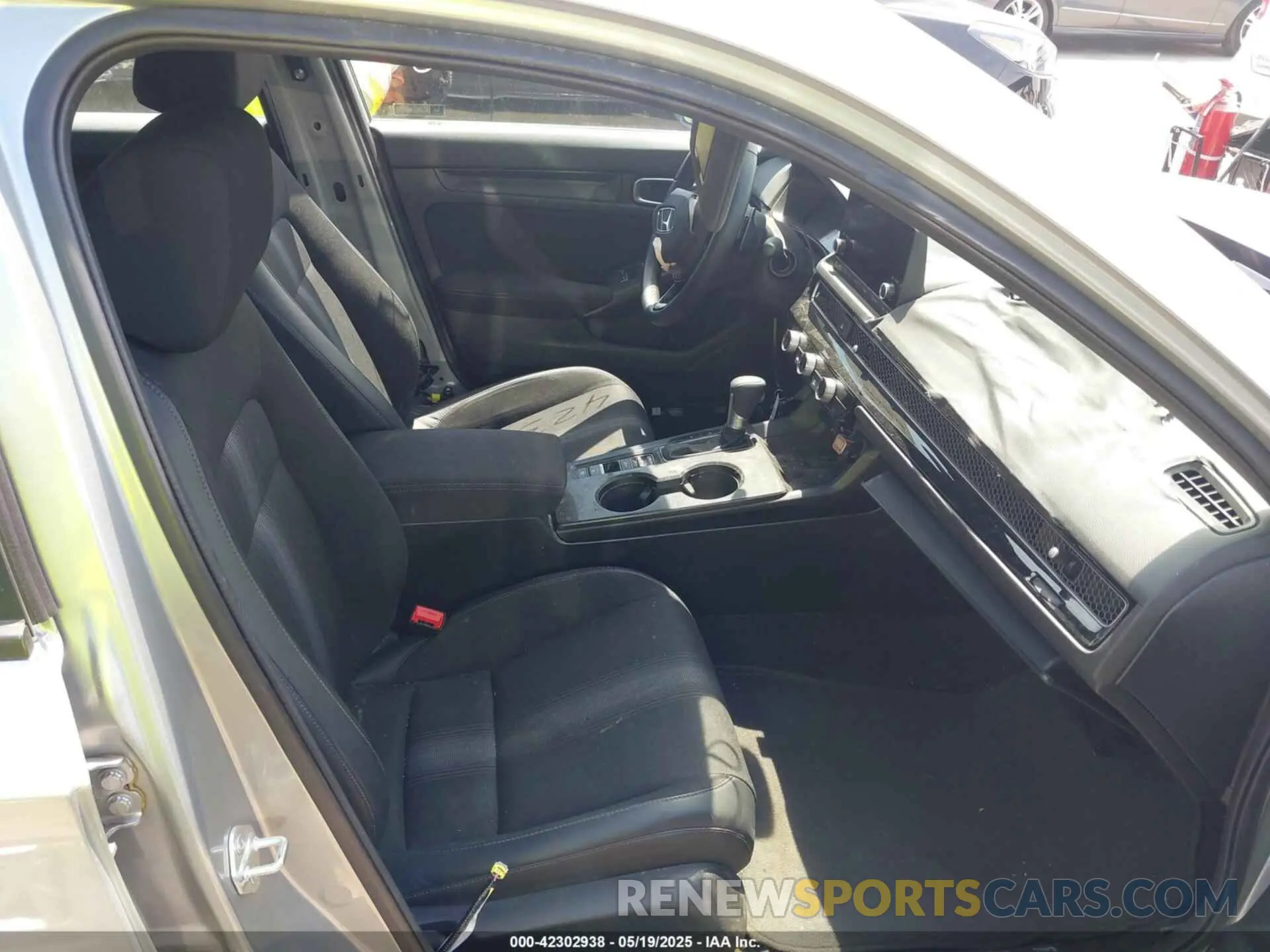 5 fotografías del automóvil dañado 2HGFE2F50SH542824 HONDA CIVIC 2025