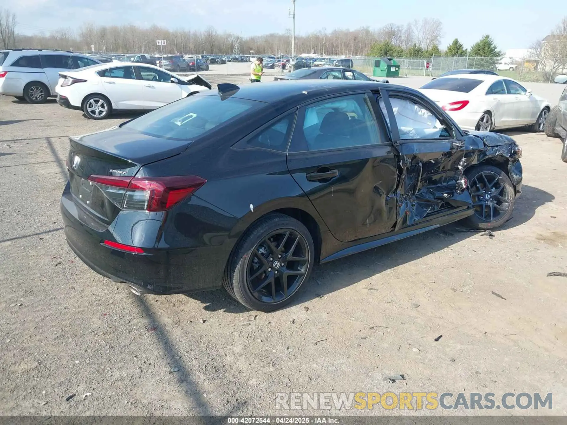 4 fotografías del automóvil dañado 2HGFE2F50SH566900 HONDA CIVIC 2025