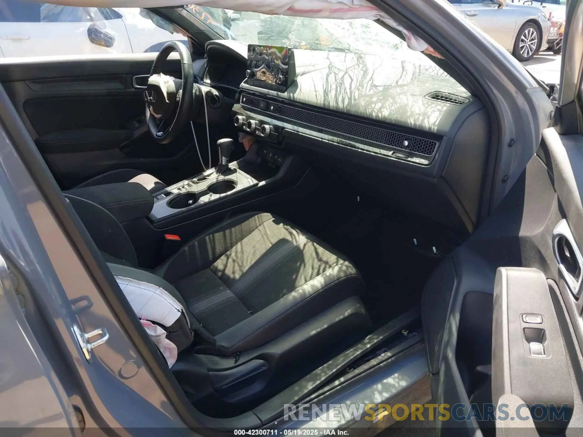 5 fotografías del automóvil dañado 2HGFE2F53SH534622 HONDA CIVIC 2025